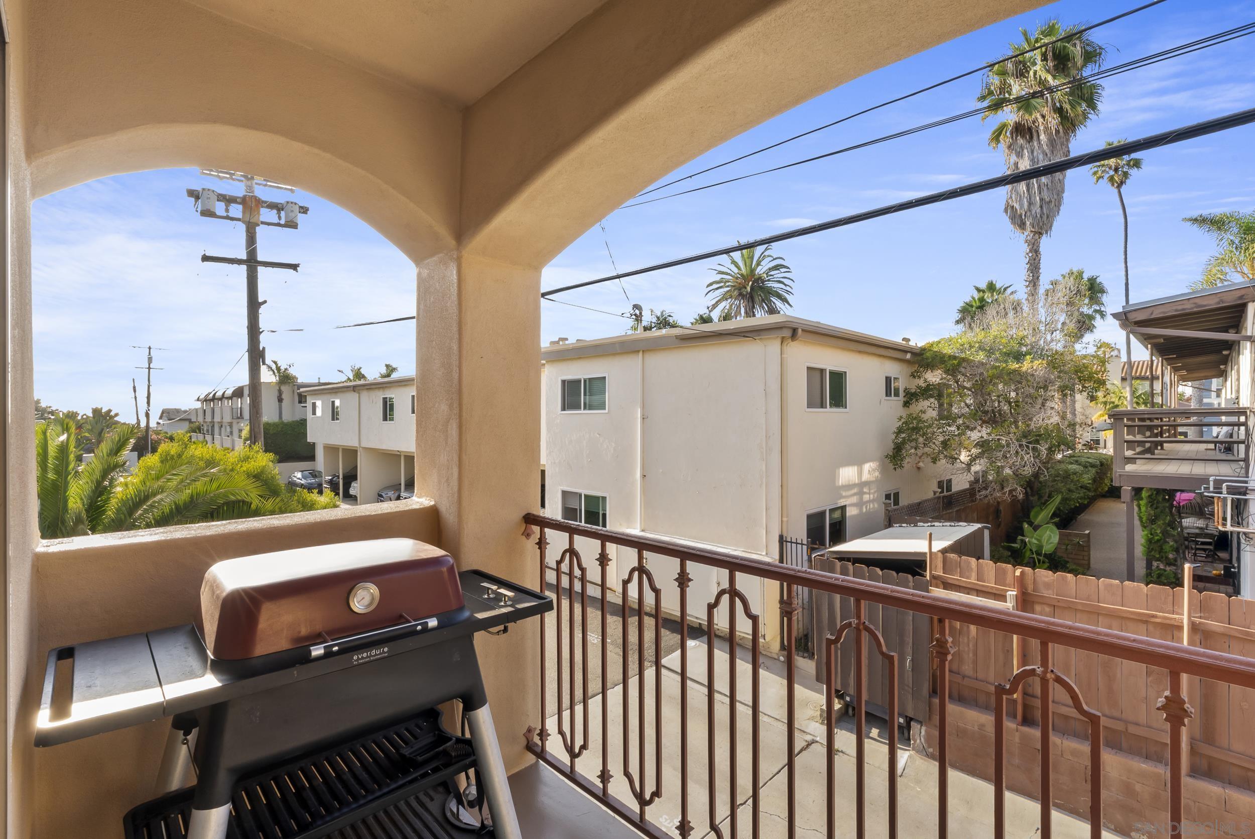 Detail Gallery Image 6 of 23 For 372  Playa Del Norte, La Jolla,  CA 92037 - 3 Beds | 2/1 Baths