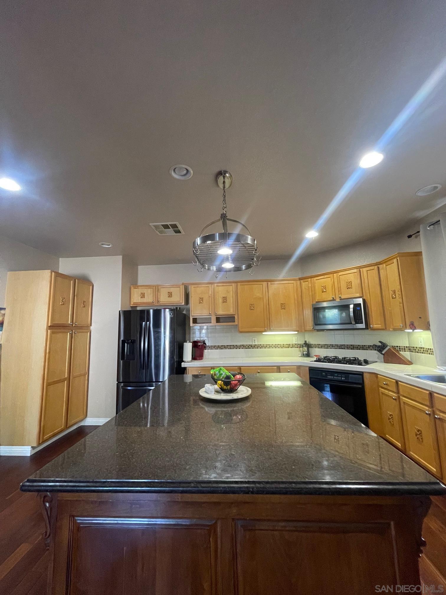 Detail Gallery Image 15 of 26 For 5192  Emerald Cv, San Diego,  CA 92154 - 4 Beds | 3 Baths