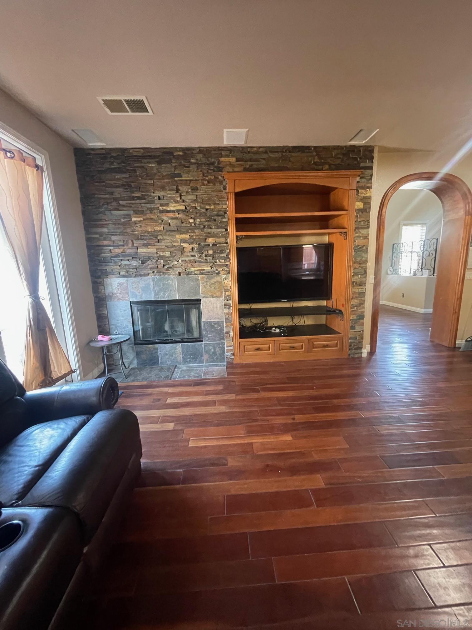 Detail Gallery Image 17 of 26 For 5192  Emerald Cv, San Diego,  CA 92154 - 4 Beds | 3 Baths