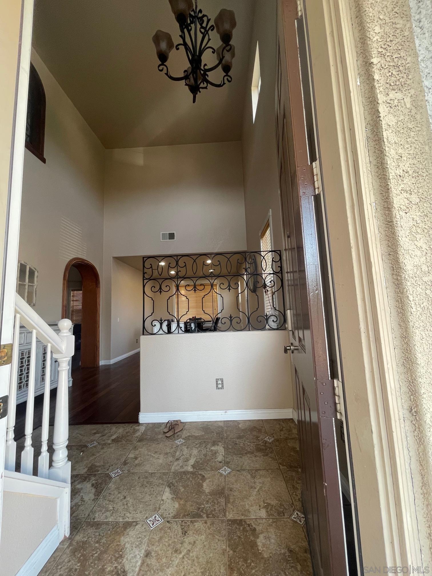 Detail Gallery Image 3 of 26 For 5192  Emerald Cv, San Diego,  CA 92154 - 4 Beds | 3 Baths