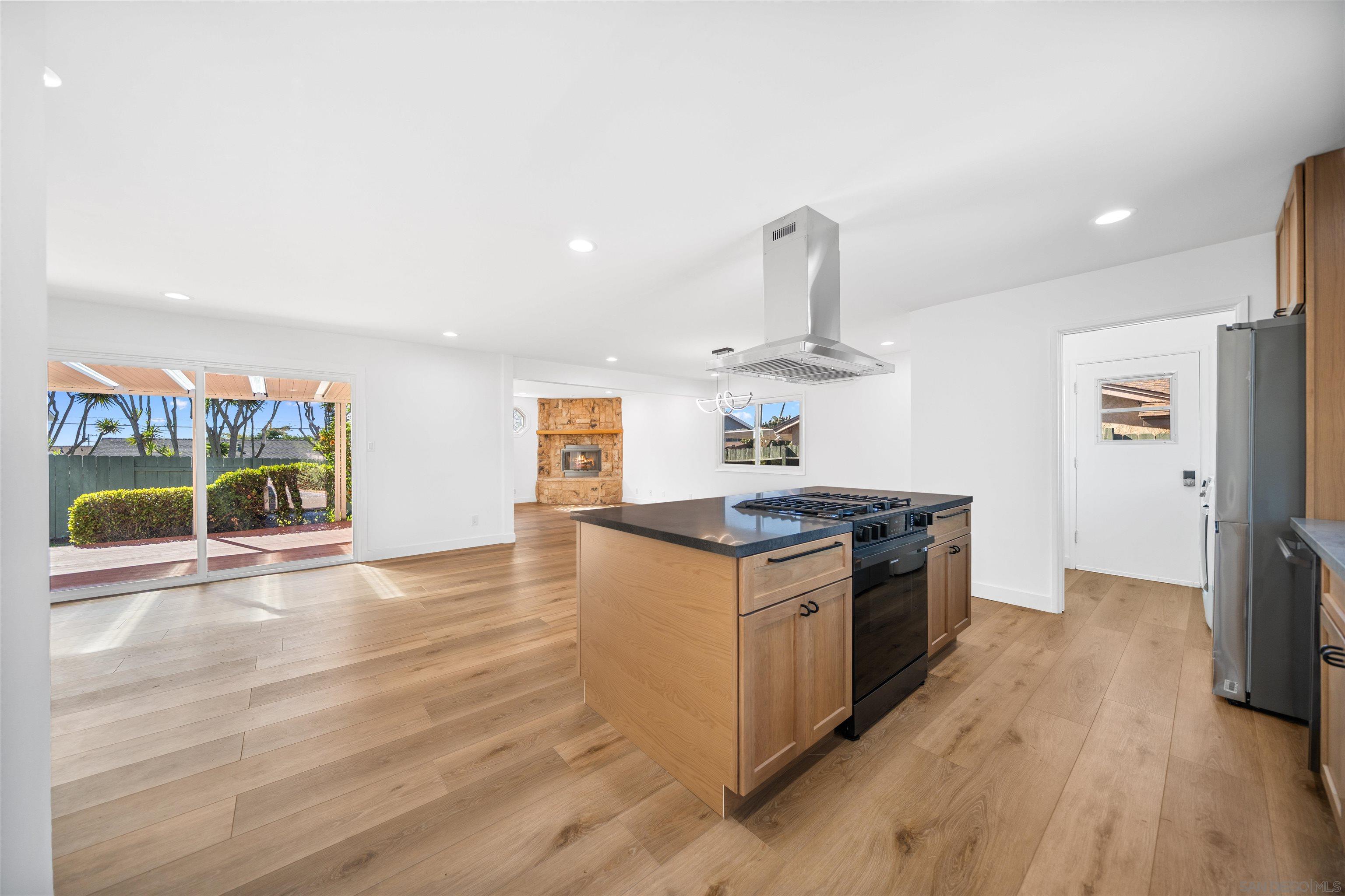 Detail Gallery Image 4 of 47 For 5017  Mount Gaywas Dr, San Diego,  CA 92117 - 3 Beds | 2 Baths