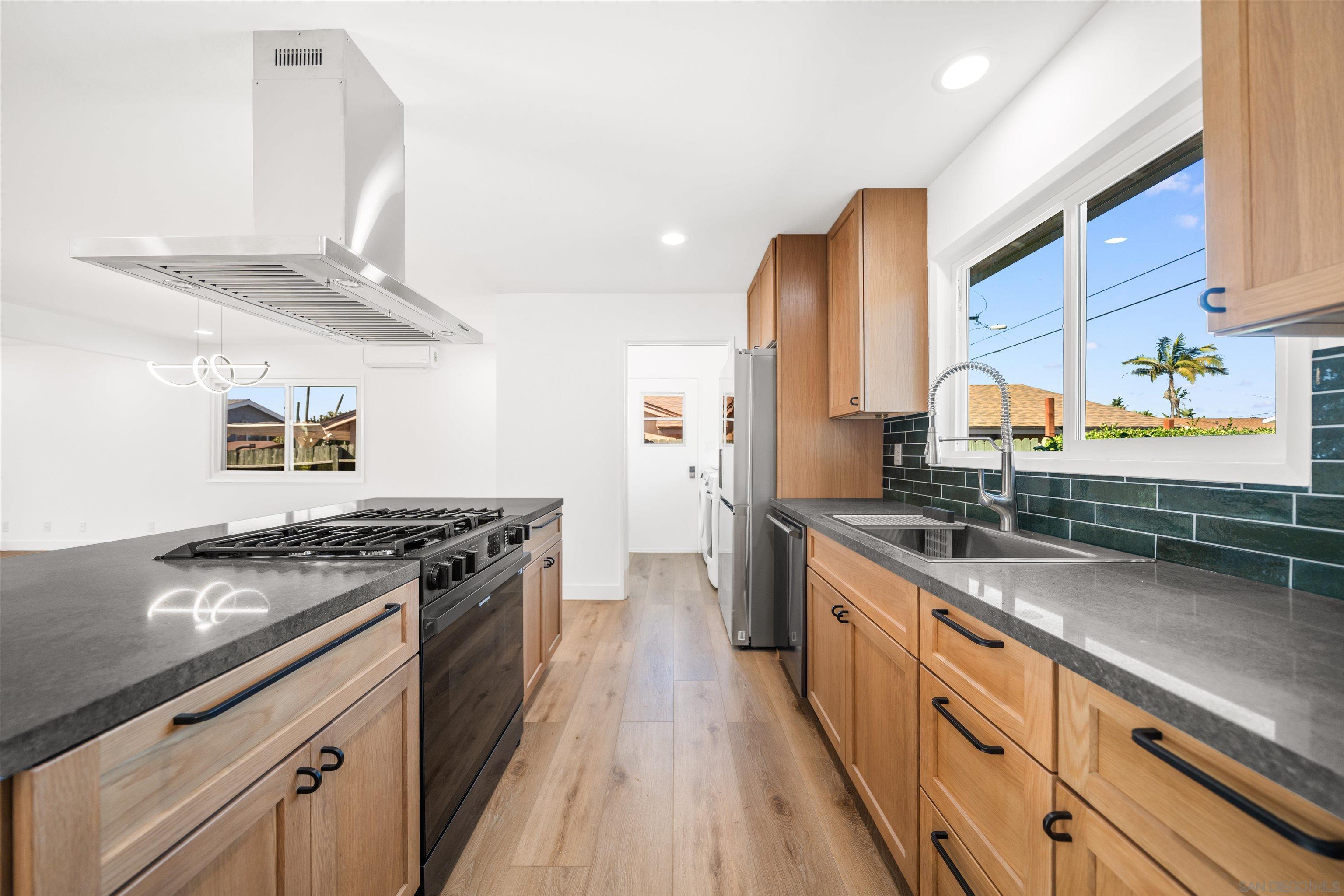 Detail Gallery Image 6 of 47 For 5017  Mount Gaywas Dr, San Diego,  CA 92117 - 3 Beds | 2 Baths