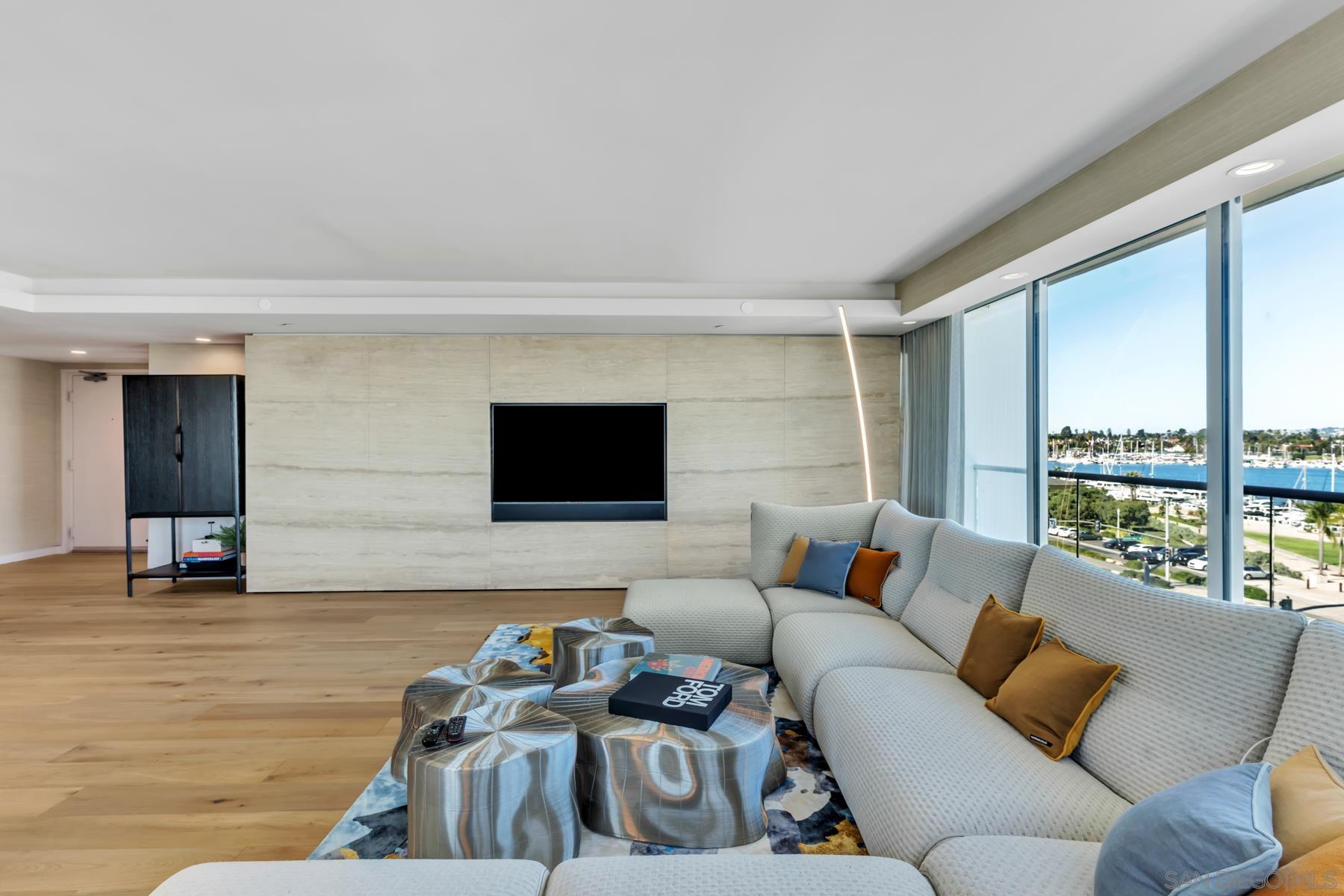 Detail Gallery Image 12 of 31 For 1810  Avenida Del Mundo  #403,  Coronado,  CA 92118 - 3 Beds | 3 Baths