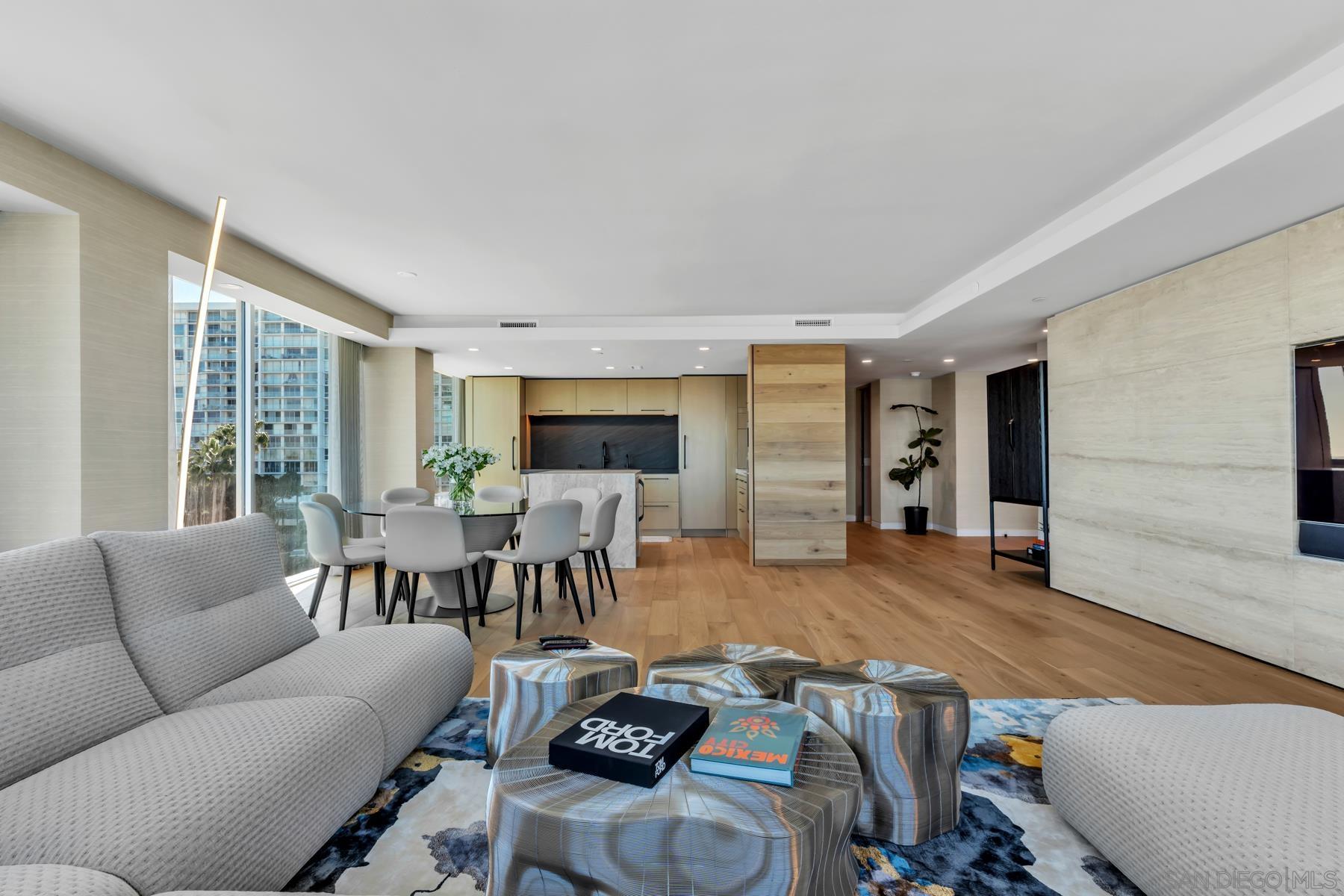 Detail Gallery Image 13 of 31 For 1810  Avenida Del Mundo  #403,  Coronado,  CA 92118 - 3 Beds | 3 Baths