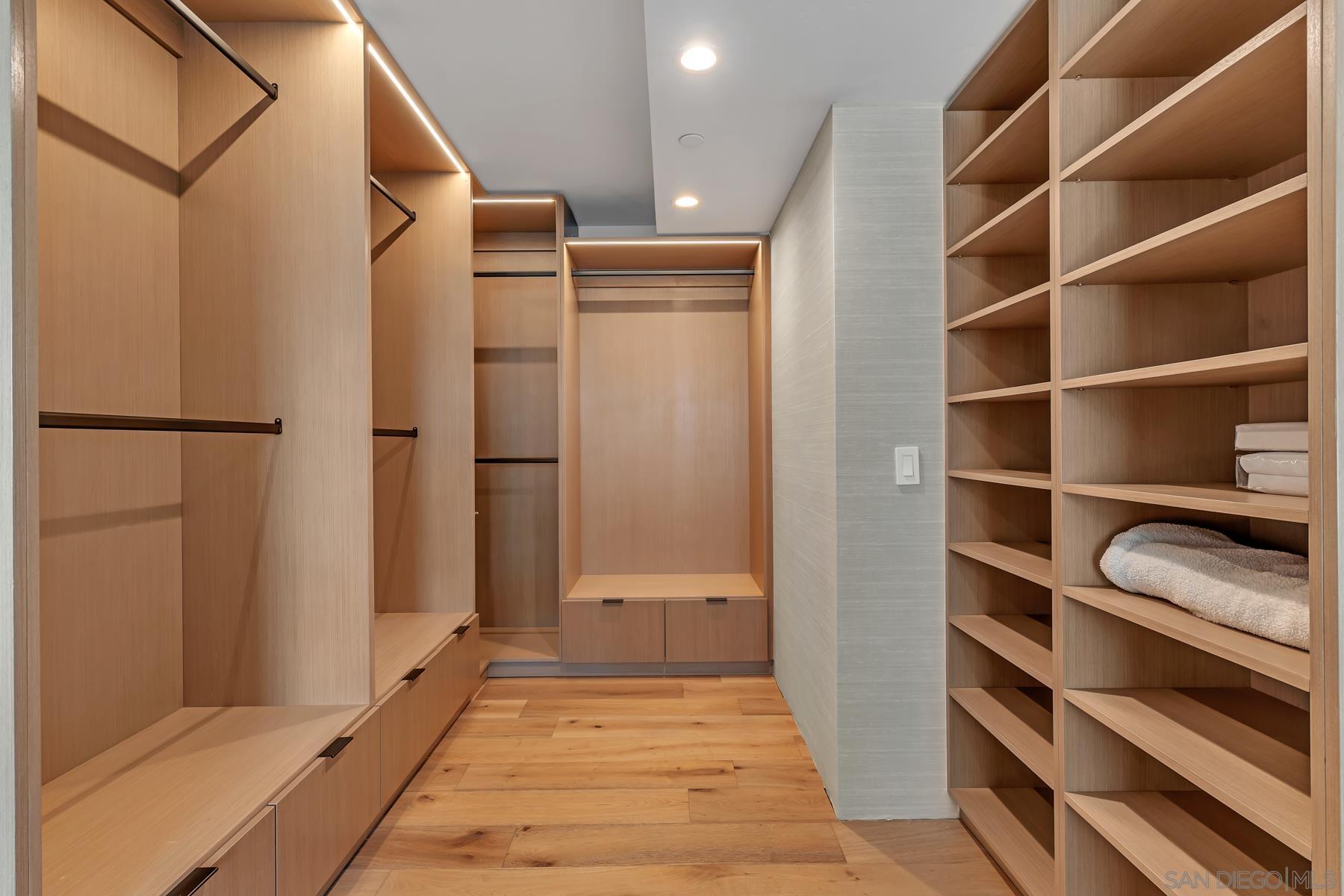 Detail Gallery Image 16 of 31 For 1810  Avenida Del Mundo  #403,  Coronado,  CA 92118 - 3 Beds | 3 Baths