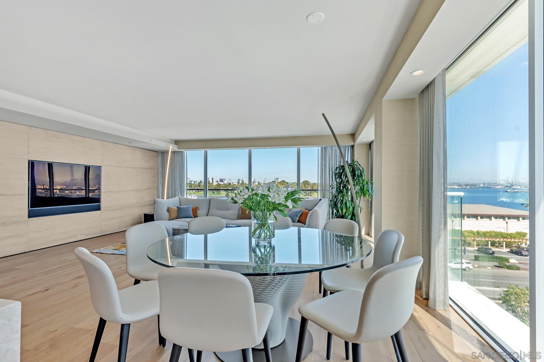 Detail Gallery Image 6 of 31 For 1810  Avenida Del Mundo  #403,  Coronado,  CA 92118 - 3 Beds | 3 Baths