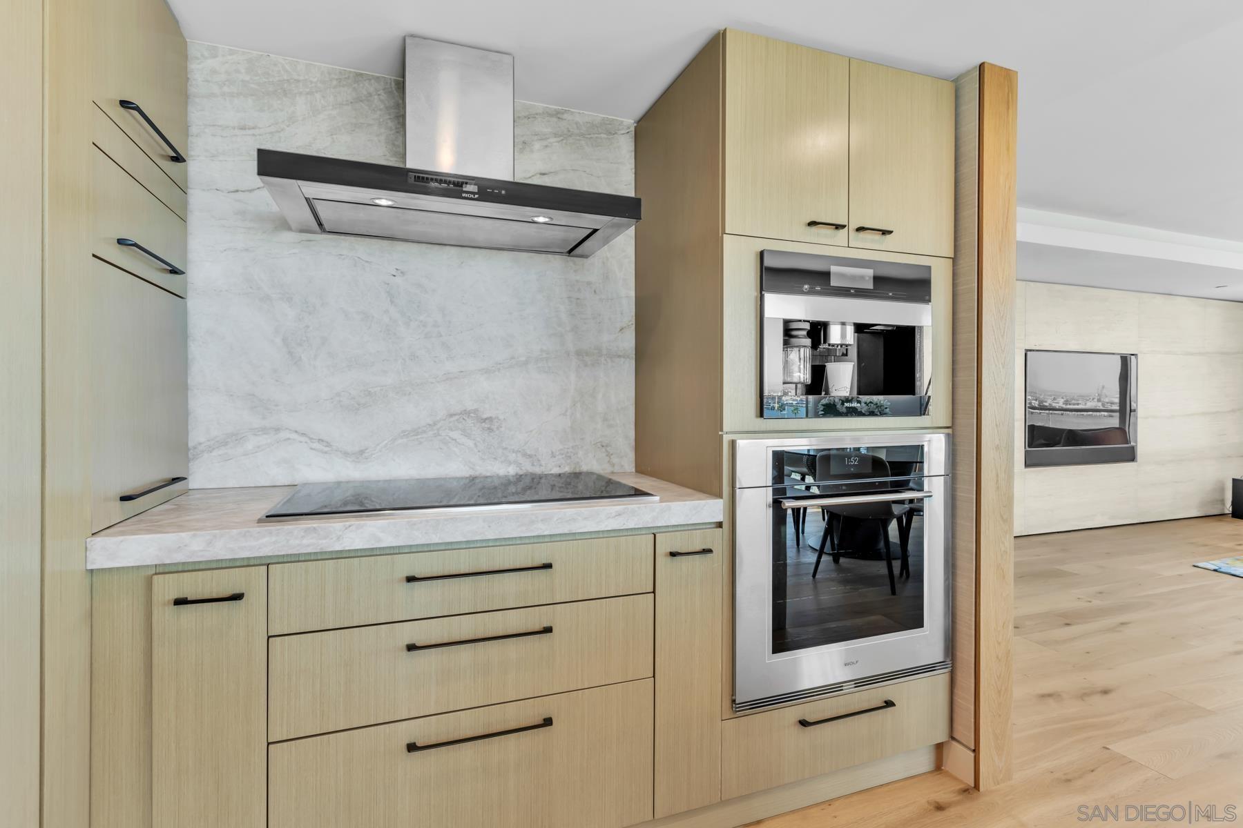 Detail Gallery Image 10 of 31 For 1810  Avenida Del Mundo  #403,  Coronado,  CA 92118 - 3 Beds | 3 Baths