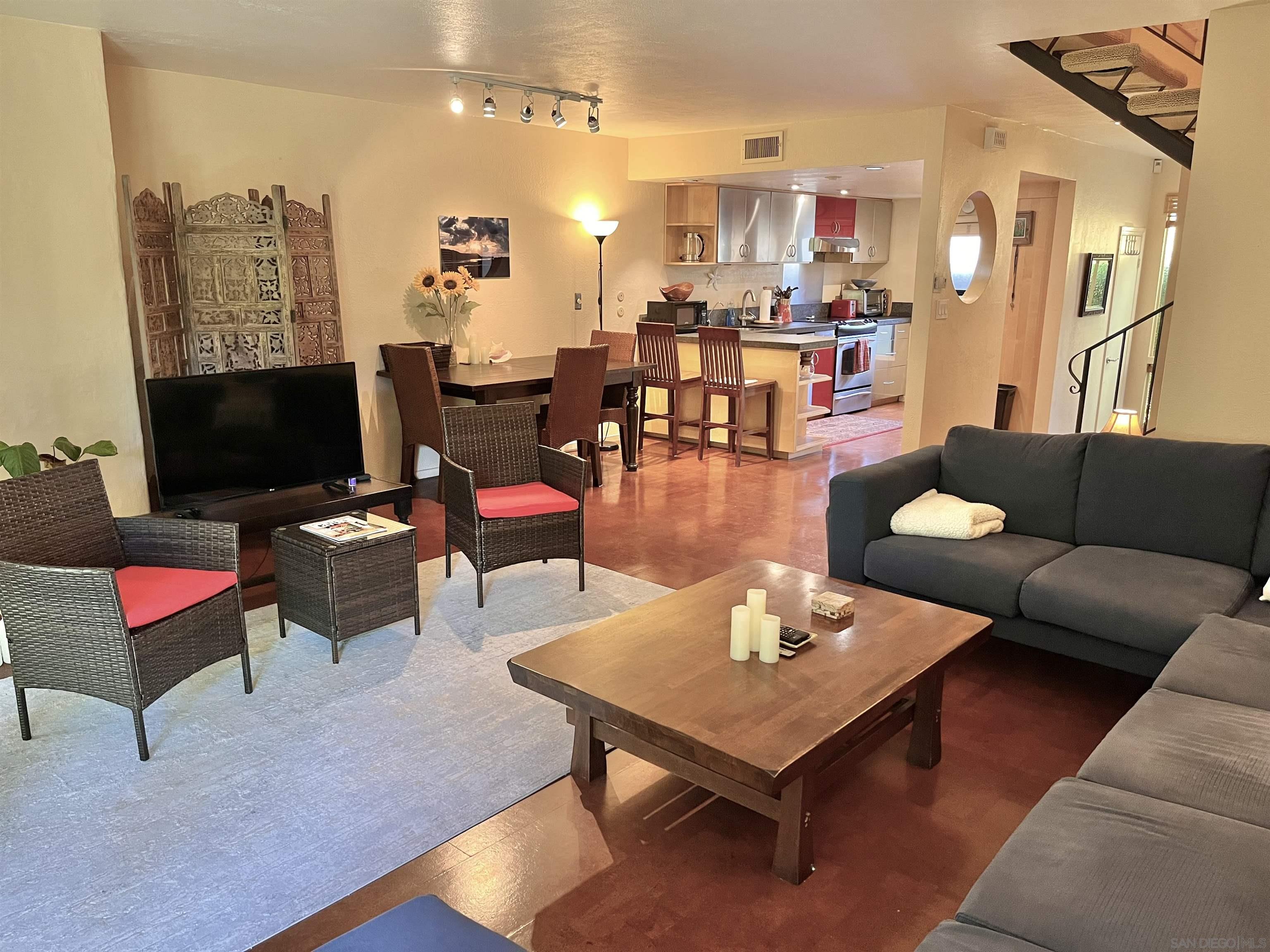 Detail Gallery Image 12 of 27 For 1917  Alga  B, Carlsbad,  CA 92009 - 2 Beds | 2/1 Baths