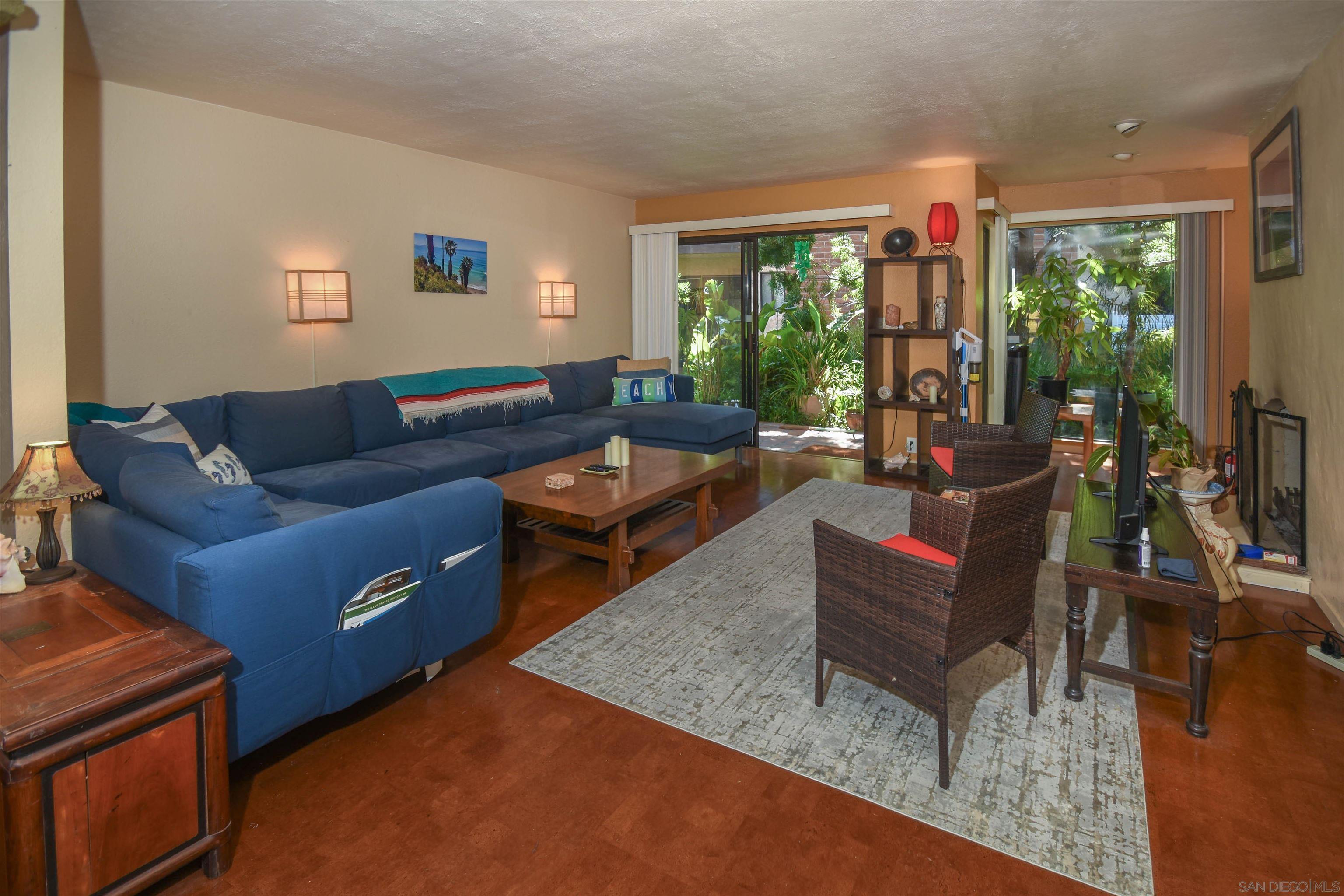 Detail Gallery Image 13 of 27 For 1917  Alga  B, Carlsbad,  CA 92009 - 2 Beds | 2/1 Baths