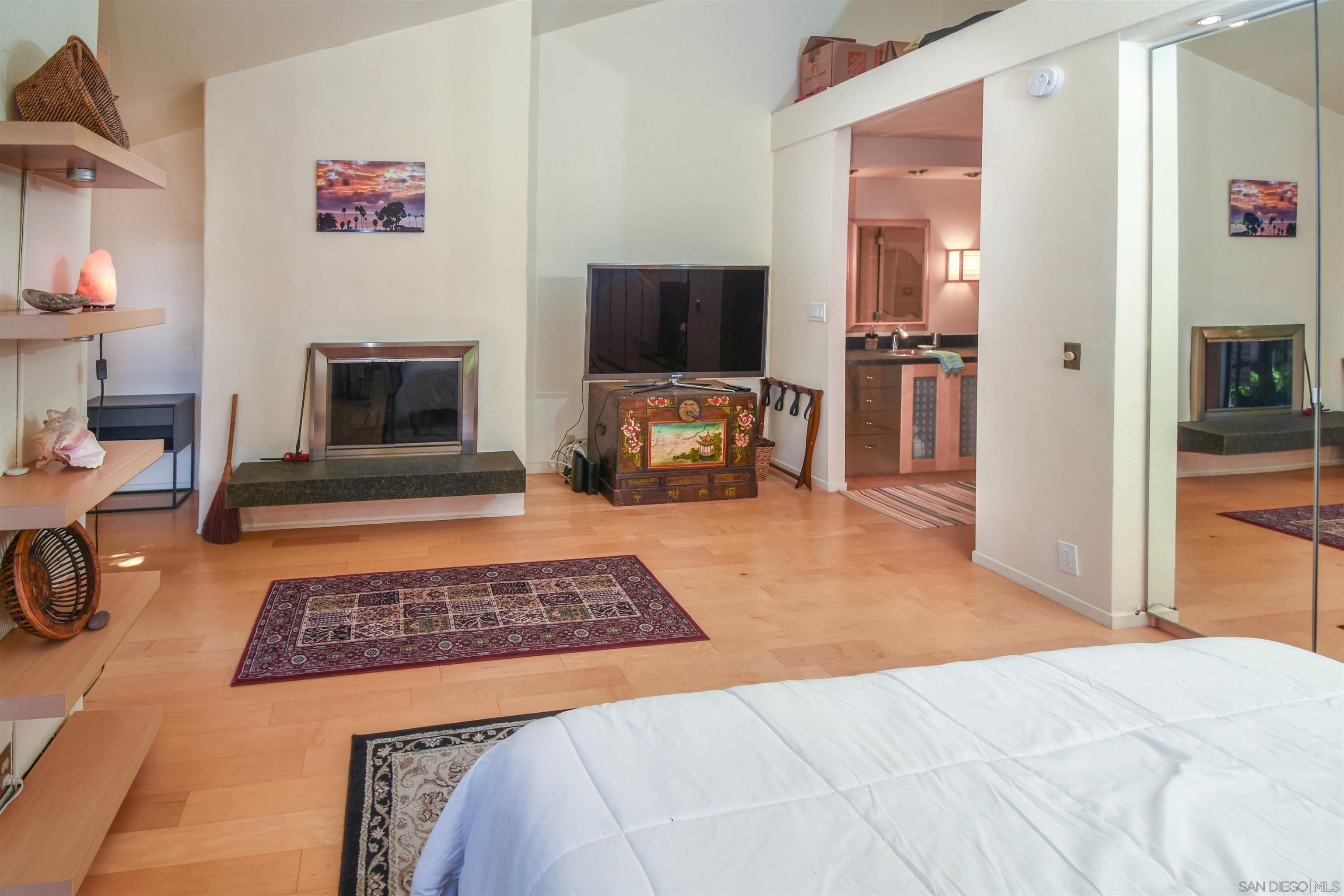 Detail Gallery Image 15 of 27 For 1917  Alga  B, Carlsbad,  CA 92009 - 2 Beds | 2/1 Baths