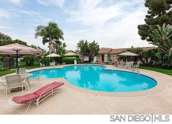 Detail Gallery Image 25 of 27 For 1917  Alga  B, Carlsbad,  CA 92009 - 2 Beds | 2/1 Baths