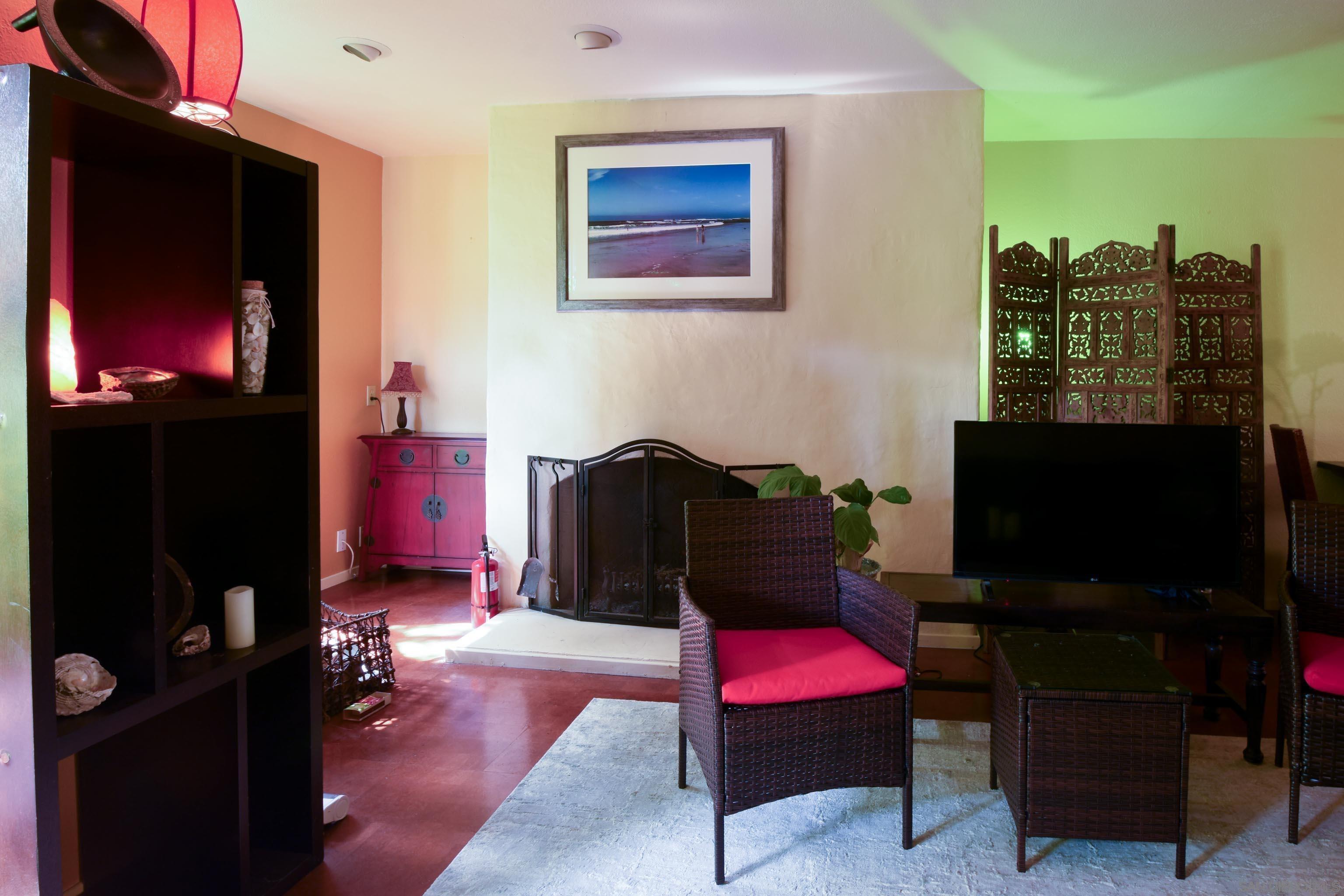 Detail Gallery Image 9 of 27 For 1917  Alga  B, Carlsbad,  CA 92009 - 2 Beds | 2/1 Baths