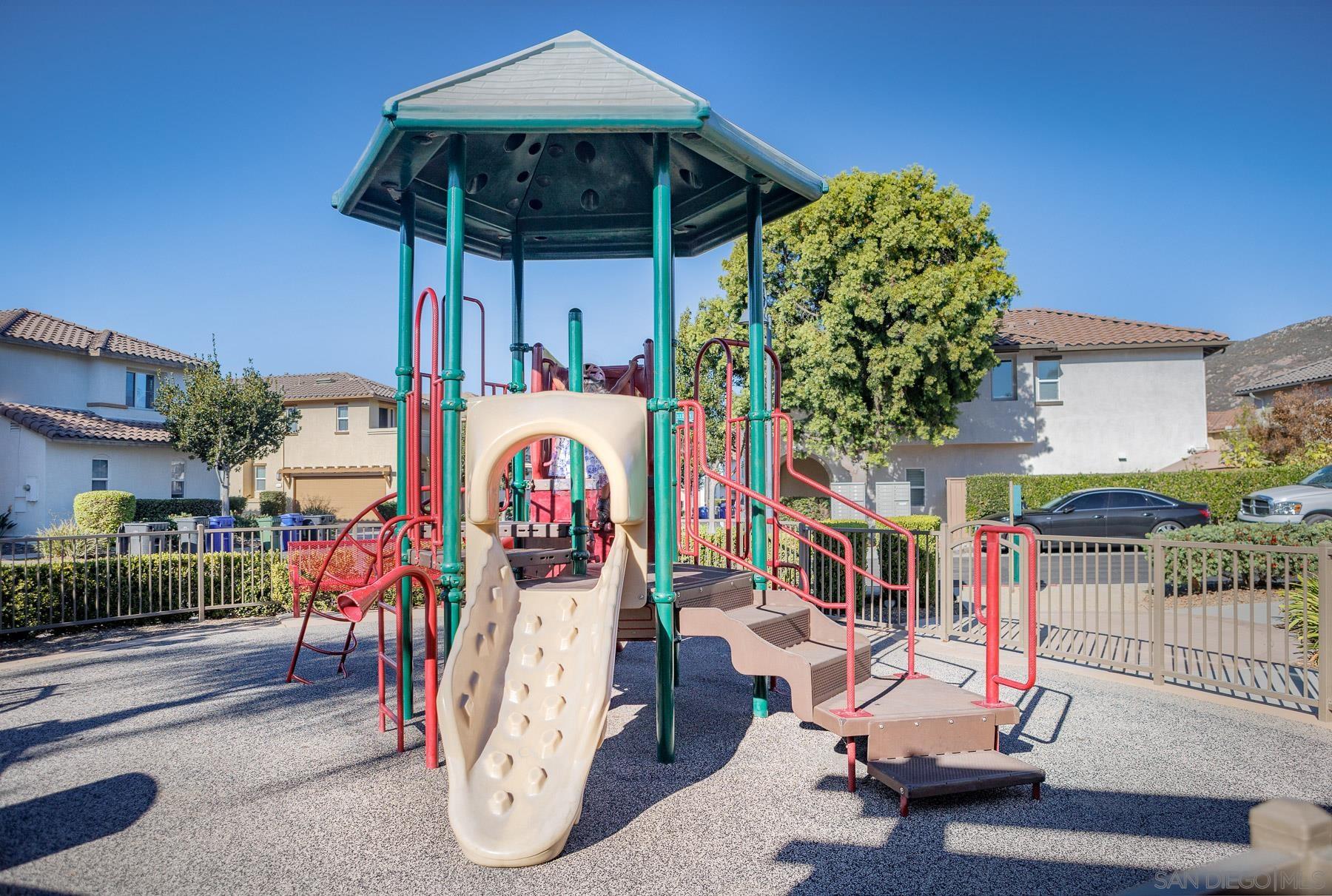 Detail Gallery Image 26 of 36 For 10447  Whitcomb Way  #161,  San Diego,  CA 92127 - 4 Beds | 2/1 Baths