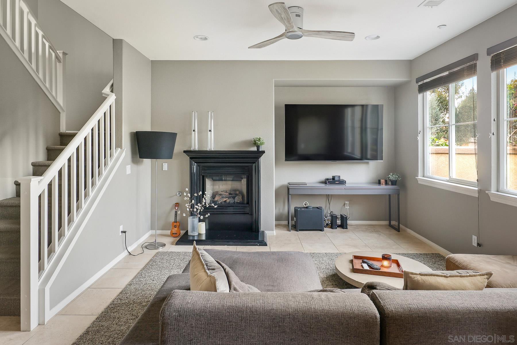 Detail Gallery Image 3 of 36 For 10447  Whitcomb Way  #161,  San Diego,  CA 92127 - 4 Beds | 2/1 Baths