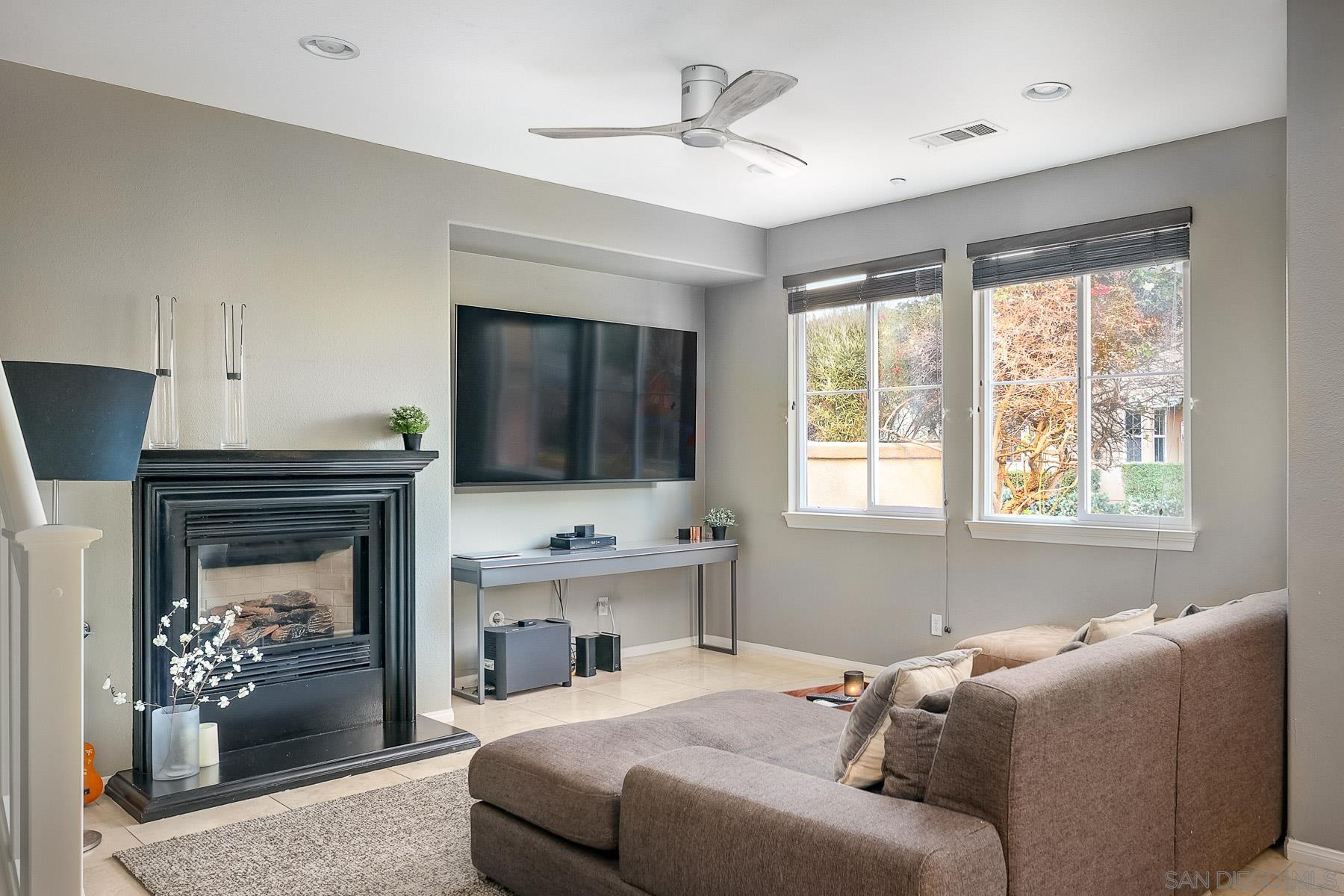 Detail Gallery Image 4 of 36 For 10447  Whitcomb Way  #161,  San Diego,  CA 92127 - 4 Beds | 2/1 Baths