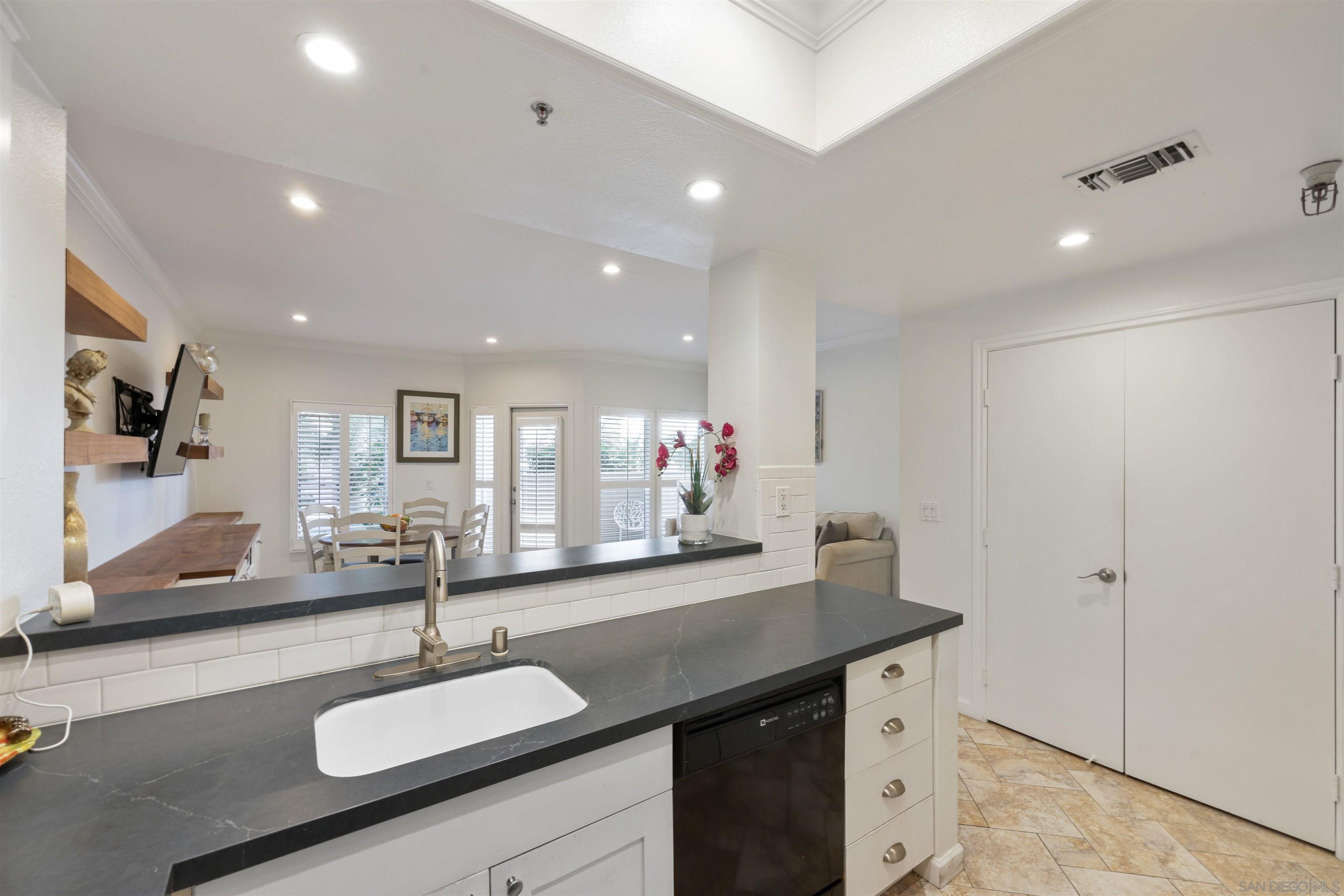 Detail Gallery Image 2 of 35 For 620  State St  #115,  San Diego,  CA 92101 - 1 Beds | 1 Baths