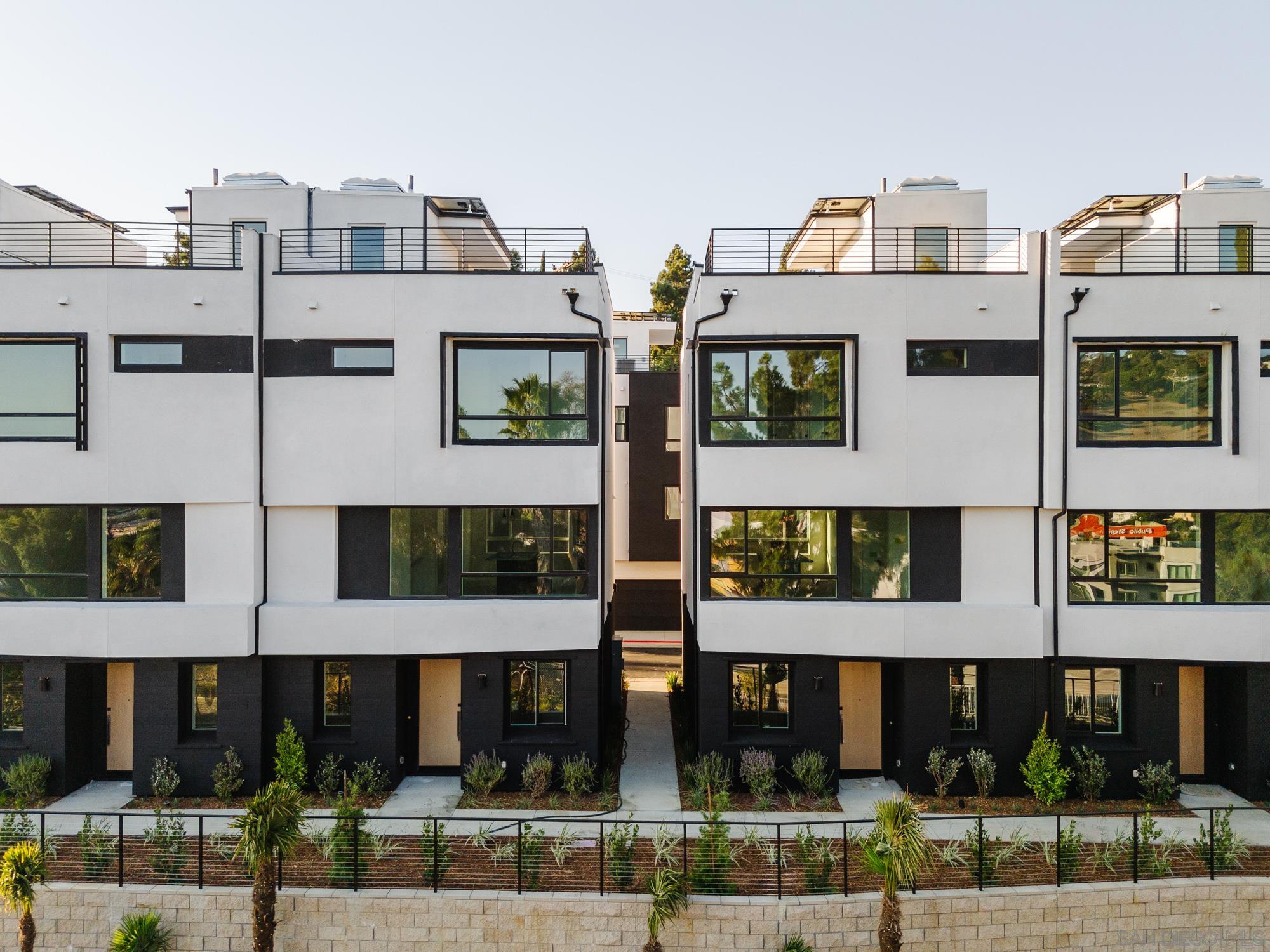 Detail Gallery Image 2 of 9 For 3832 N Emery Wy, Los Angeles,  CA 90065 - 3 Beds | 2/1 Baths