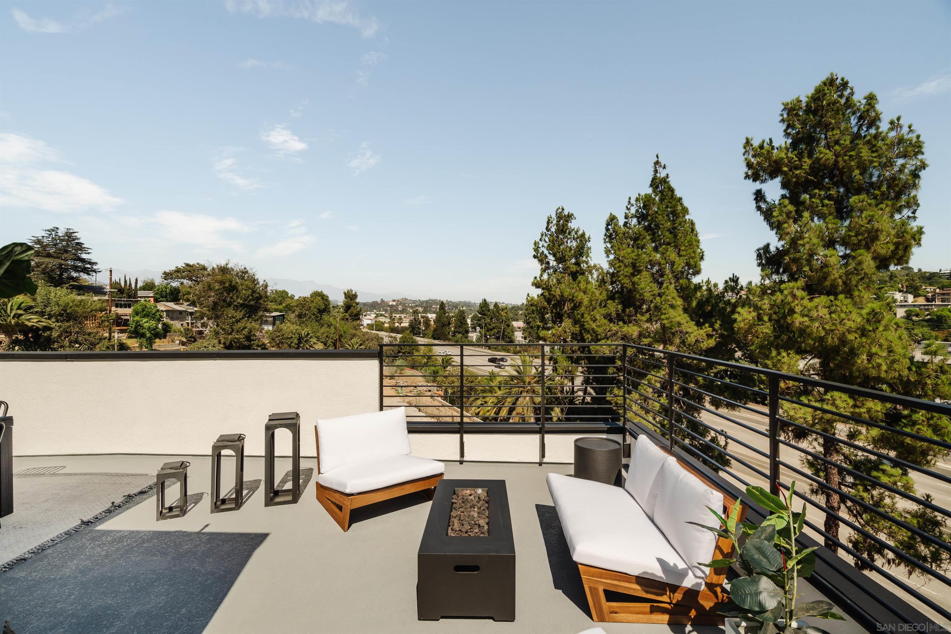 Detail Gallery Image 4 of 9 For 3832 N Emery Wy, Los Angeles,  CA 90065 - 3 Beds | 2/1 Baths