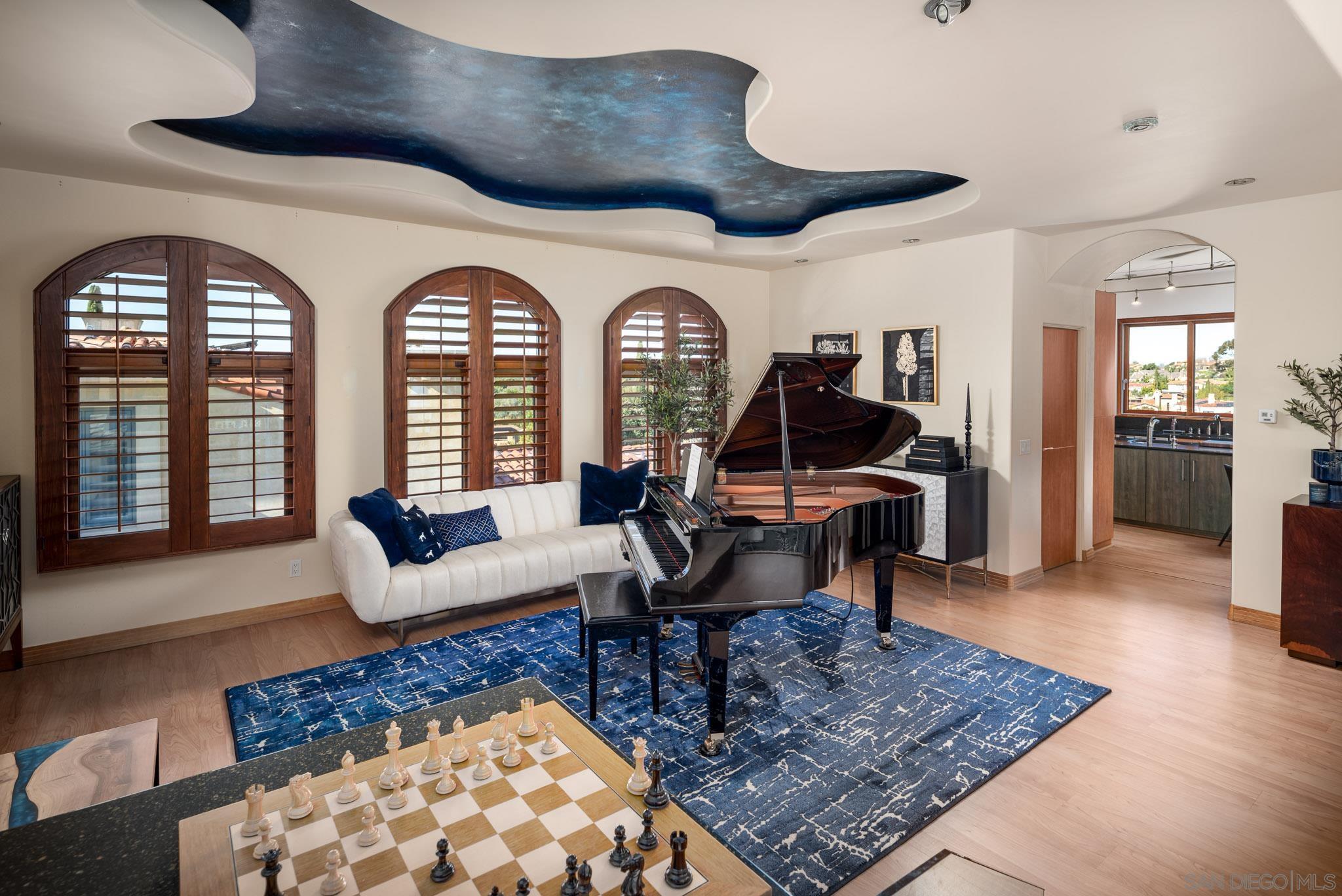 Detail Gallery Image 12 of 30 For 5848  Meadows Del Mar, San Diego,  CA 92130 - 5 Beds | 3/1 Baths