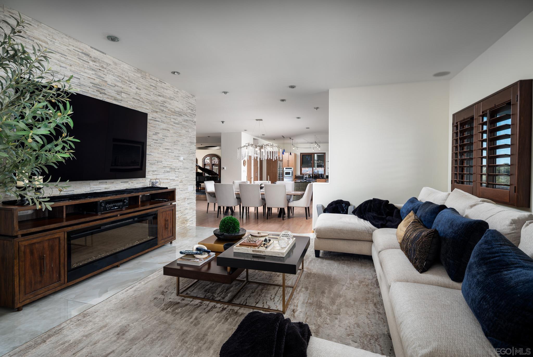 Detail Gallery Image 13 of 30 For 5848  Meadows Del Mar, San Diego,  CA 92130 - 5 Beds | 3/1 Baths