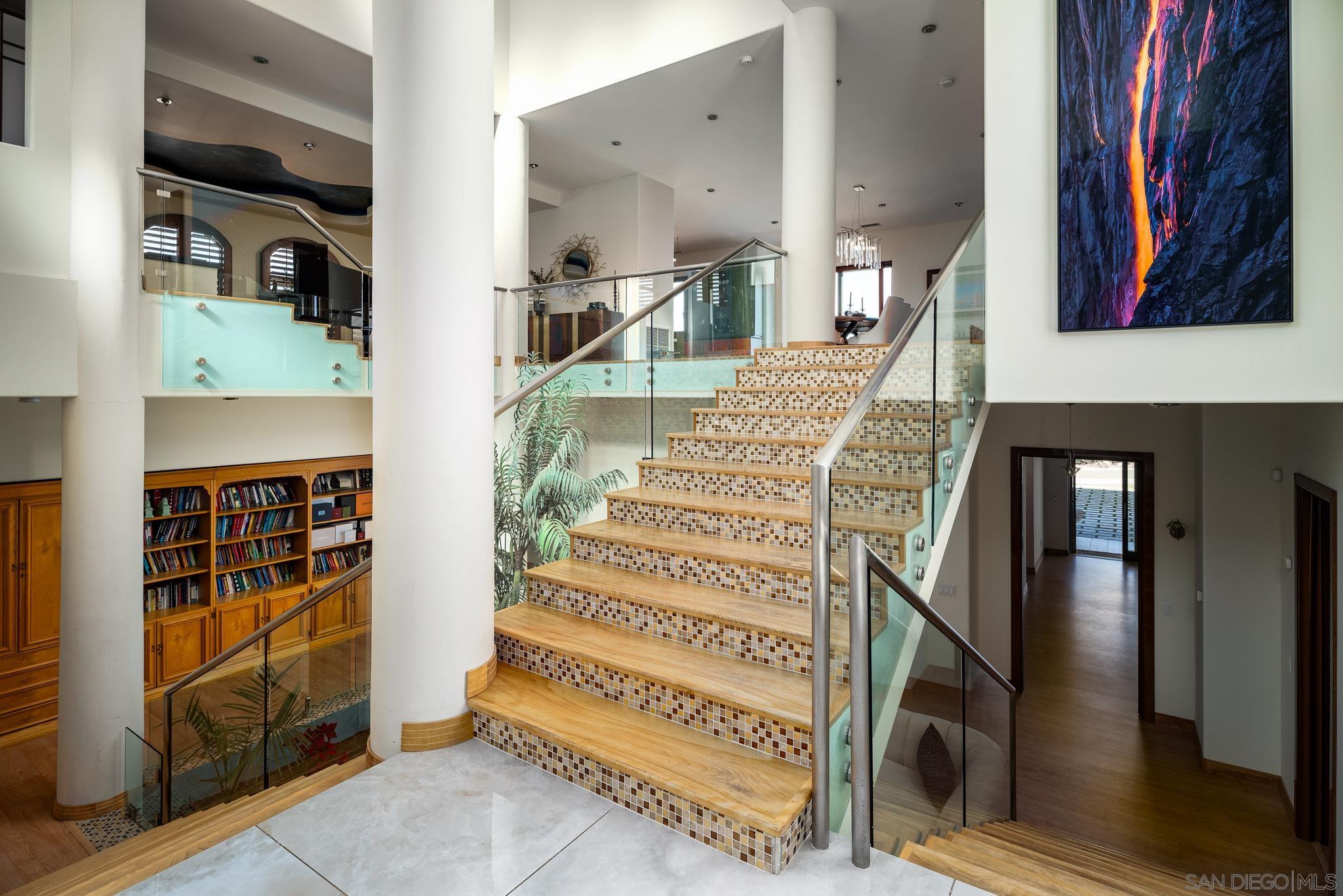 Detail Gallery Image 5 of 30 For 5848  Meadows Del Mar, San Diego,  CA 92130 - 5 Beds | 3/1 Baths