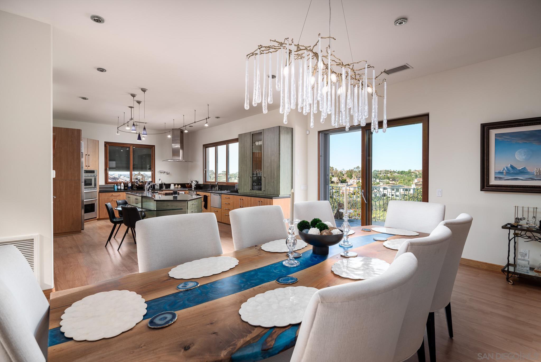 Detail Gallery Image 6 of 30 For 5848  Meadows Del Mar, San Diego,  CA 92130 - 5 Beds | 3/1 Baths