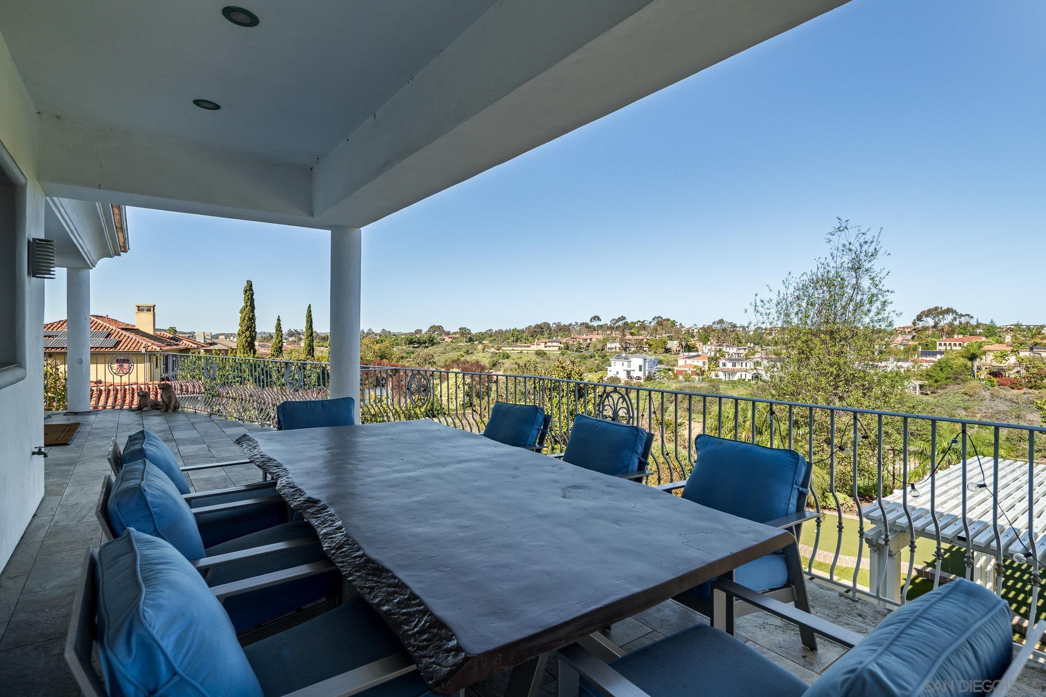 Detail Gallery Image 10 of 30 For 5848  Meadows Del Mar, San Diego,  CA 92130 - 5 Beds | 3/1 Baths