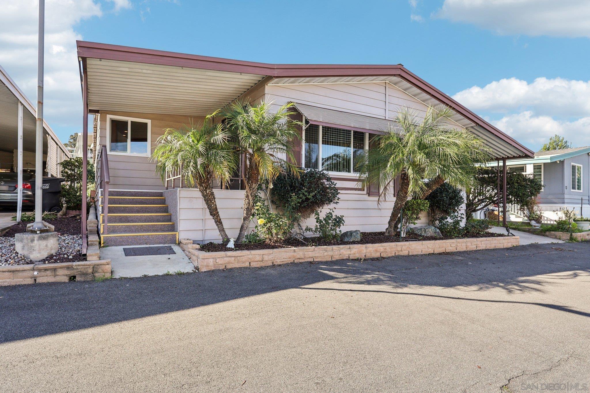 Detail Gallery Image 2 of 68 For 275 S Worthington St  #14,  Spring Valley,  CA 91977 - 2 Beds | 2 Baths