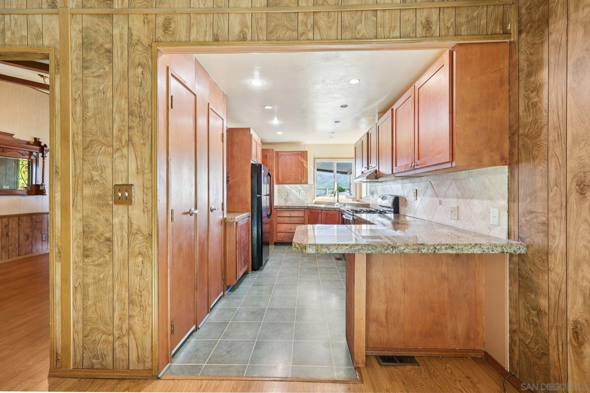 Detail Gallery Image 13 of 68 For 275 S Worthington St  #14,  Spring Valley,  CA 91977 - 2 Beds | 2 Baths