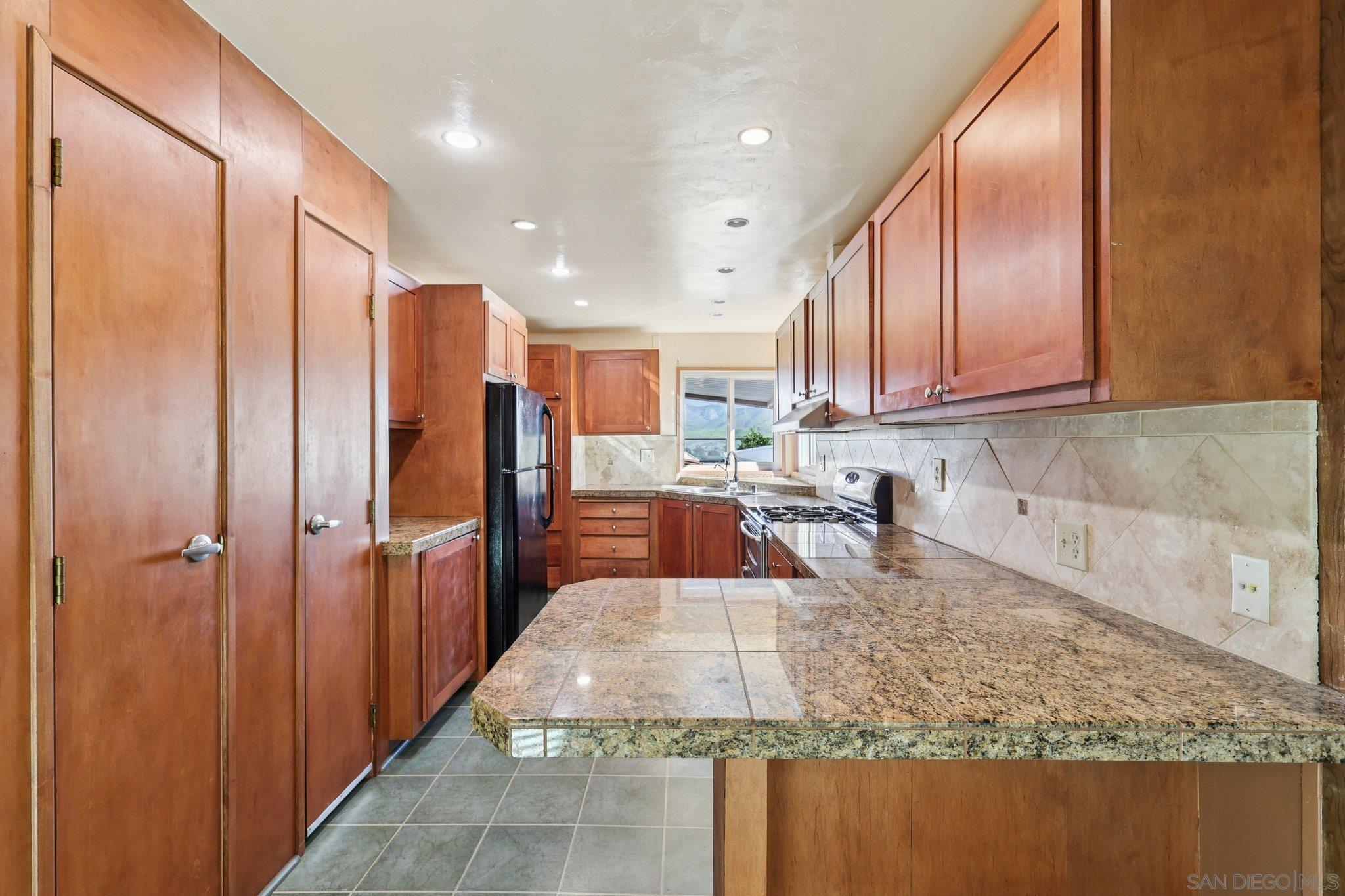 Detail Gallery Image 18 of 69 For 275 S Worthington St  #14,  Spring Valley,  CA 91977 - 2 Beds | 2 Baths