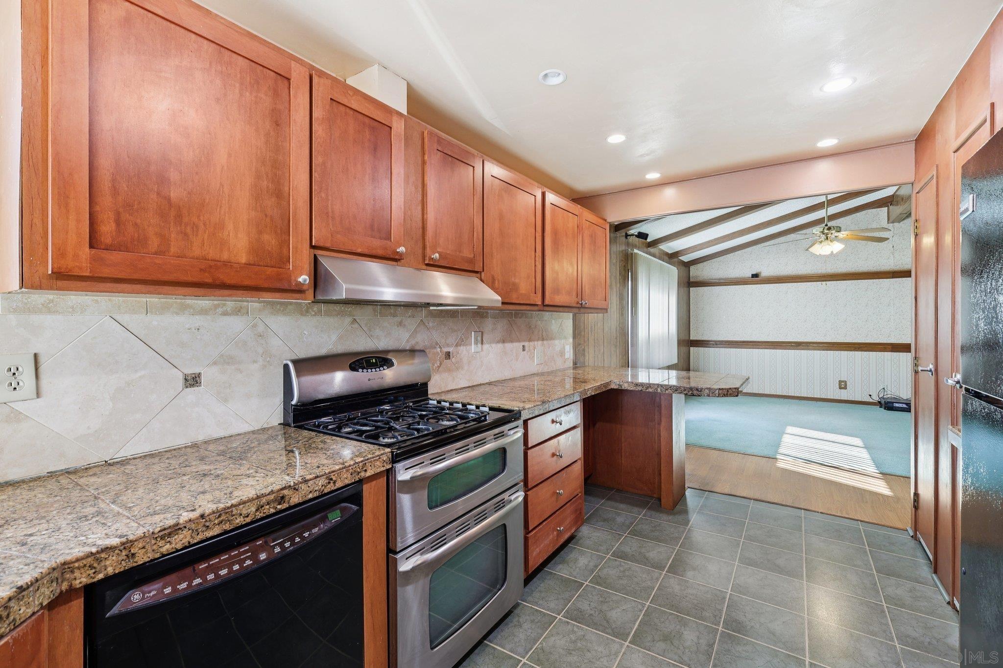 Detail Gallery Image 20 of 69 For 275 S Worthington St  #14,  Spring Valley,  CA 91977 - 2 Beds | 2 Baths