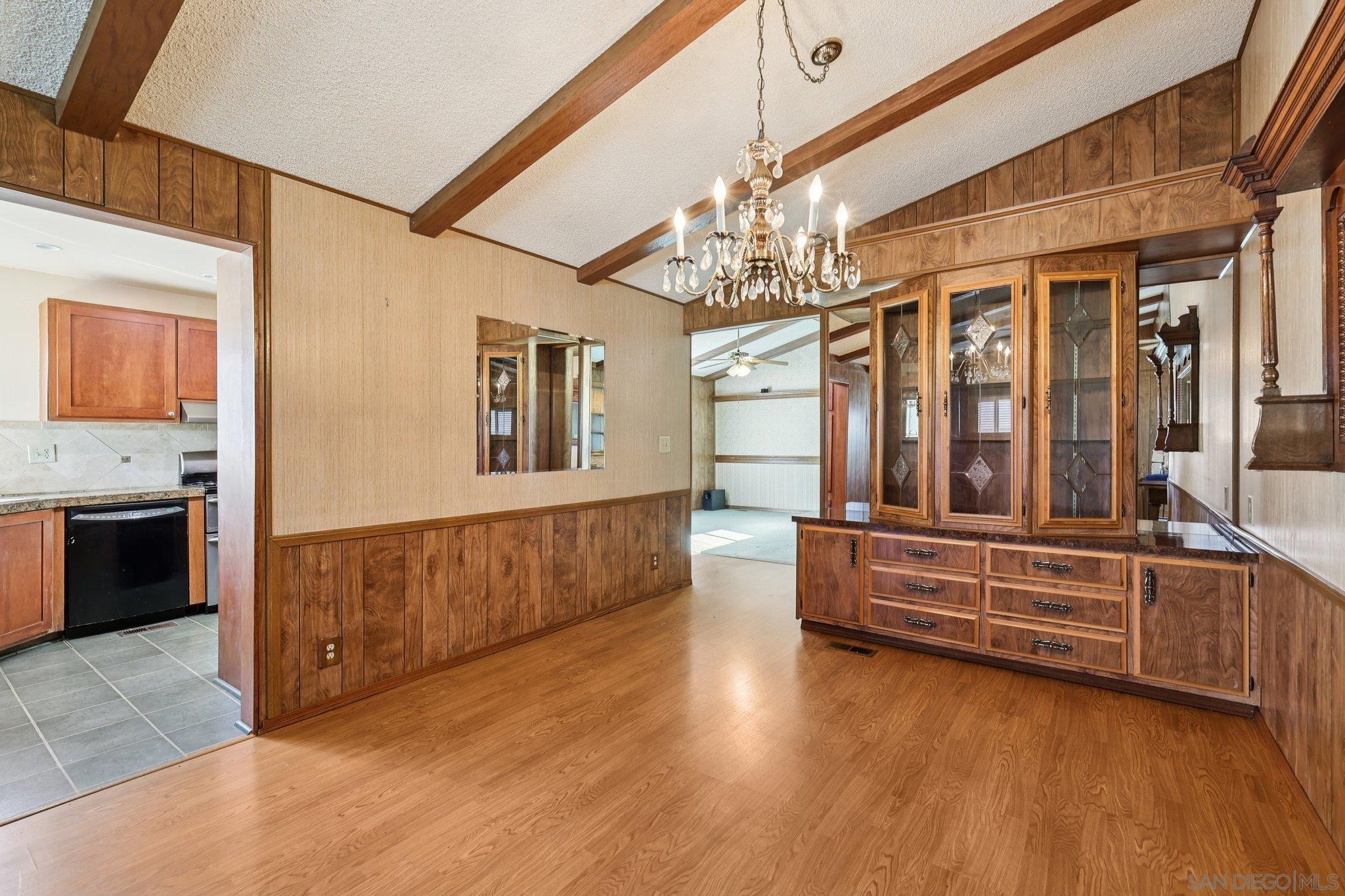 Detail Gallery Image 10 of 69 For 275 S Worthington St  #14,  Spring Valley,  CA 91977 - 2 Beds | 2 Baths