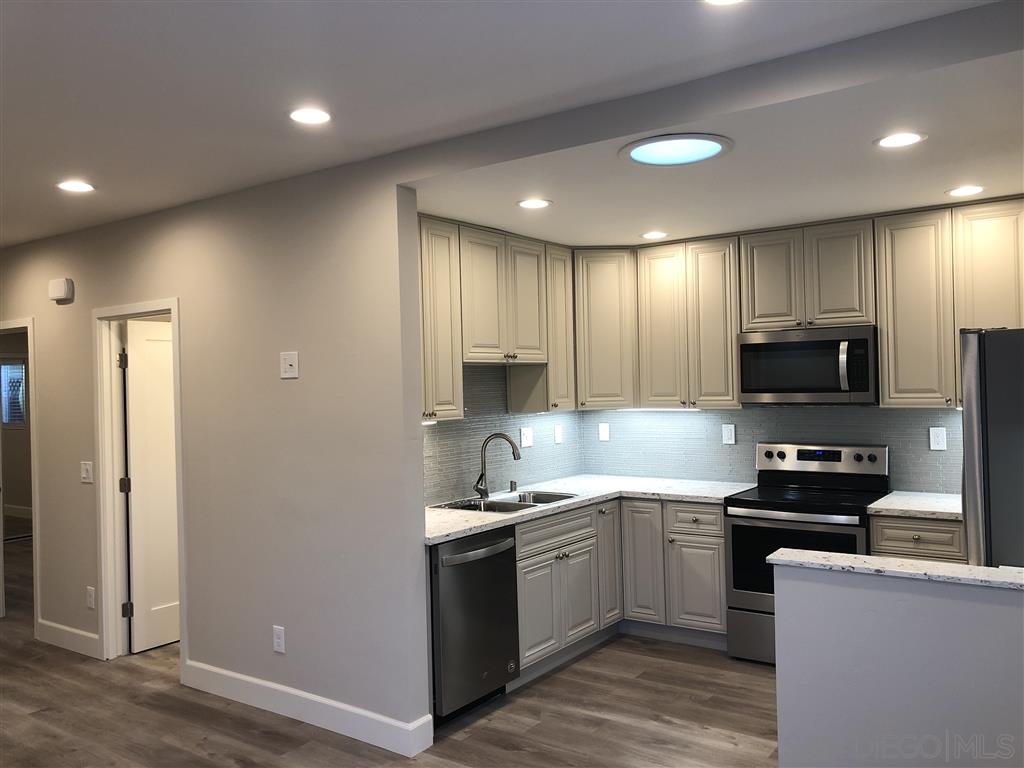 Detail Gallery Image 2 of 8 For 2951  B Street, San Diego,  CA 92102 - 2 Beds | 2 Baths