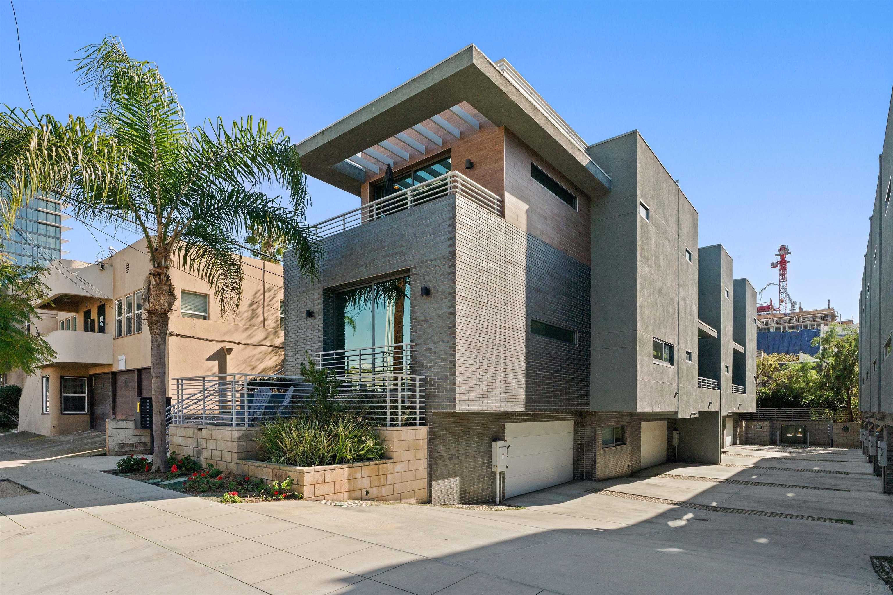 Detail Gallery Image 2 of 52 For 319  Upas Street, San Diego,  CA 92103 - 3 Beds | 2 Baths