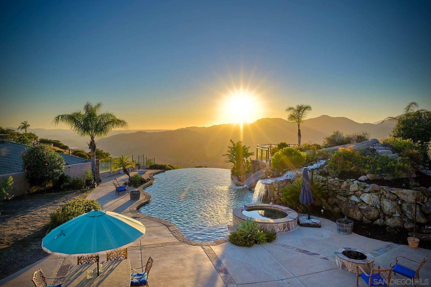 Detail Gallery Image 2 of 69 For 15068  Creek Hills Rd, El Cajon,  CA 92021 - 6 Beds | 5/1 Baths