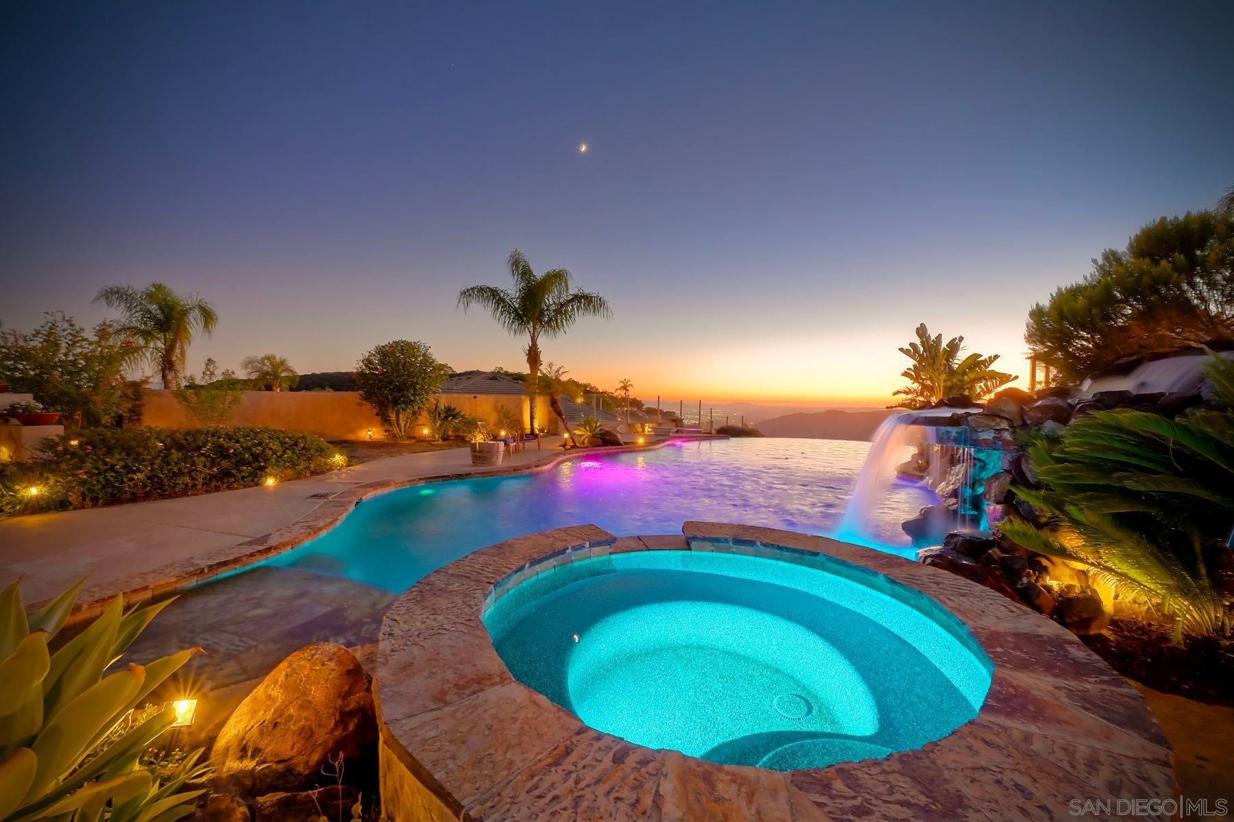 Detail Gallery Image 11 of 69 For 15068  Creek Hills Rd, El Cajon,  CA 92021 - 6 Beds | 5/1 Baths