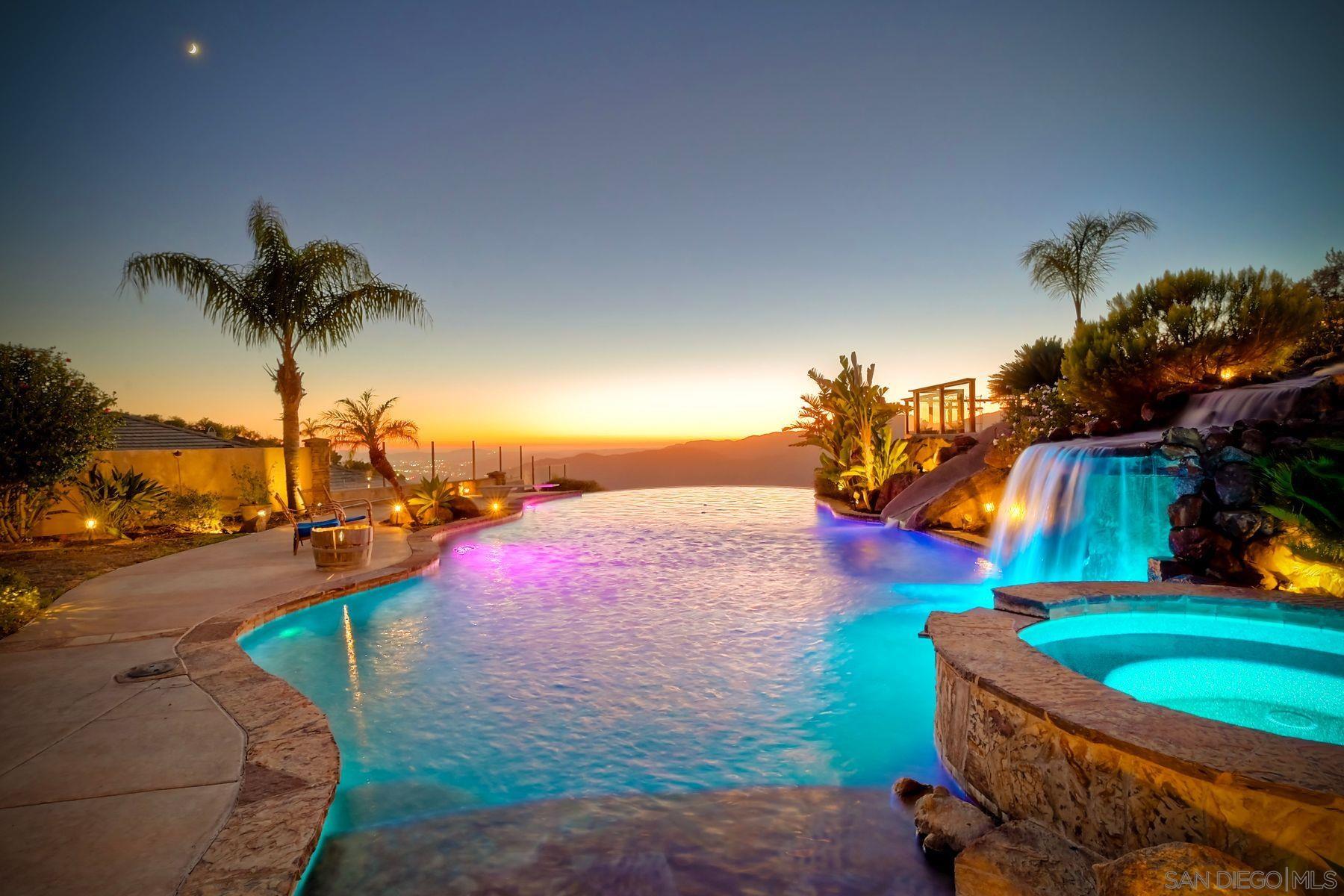 Detail Gallery Image 10 of 69 For 15068  Creek Hills Rd, El Cajon,  CA 92021 - 6 Beds | 5/1 Baths