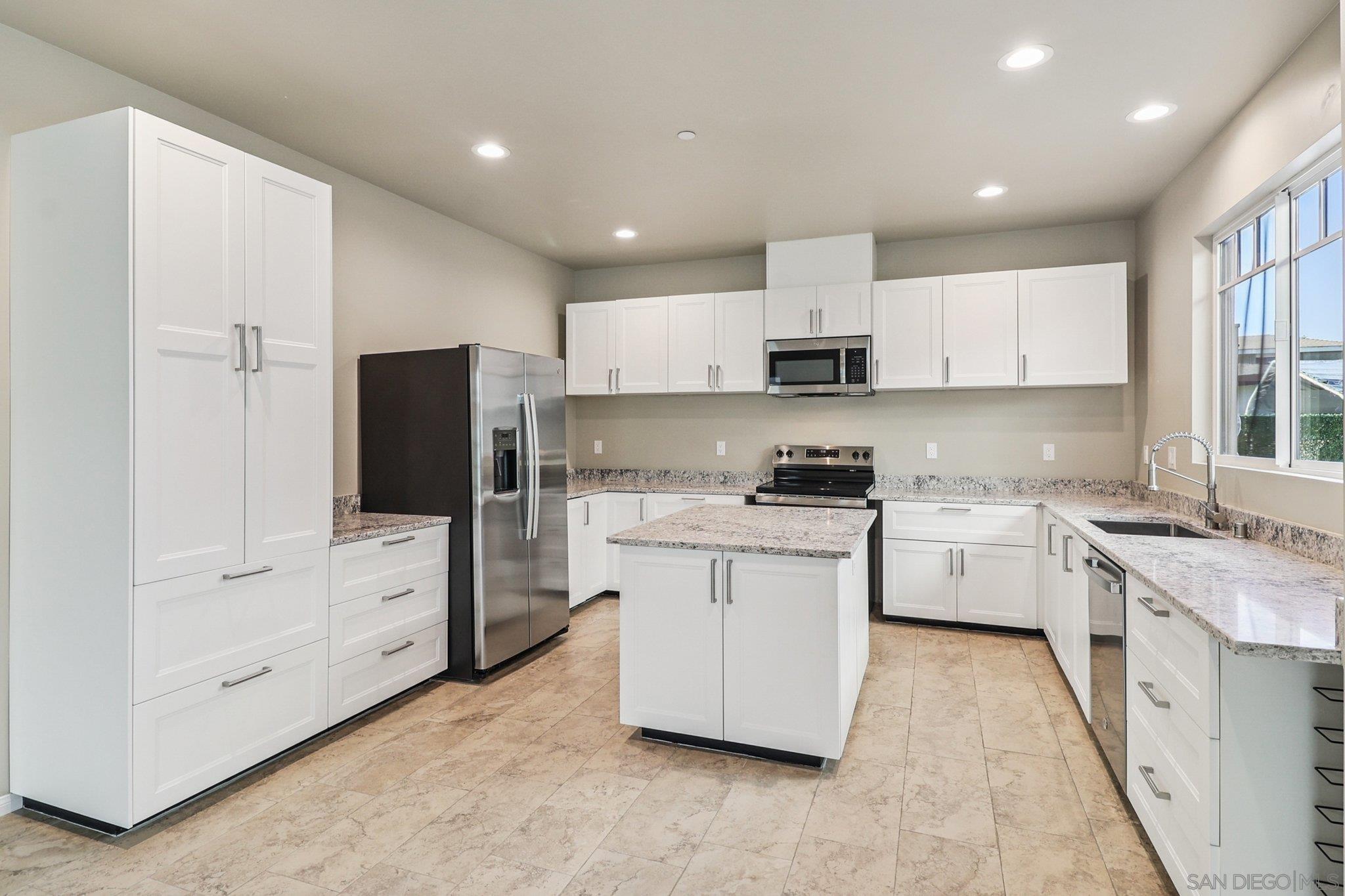 Front Image Thumbnail for SD260002474