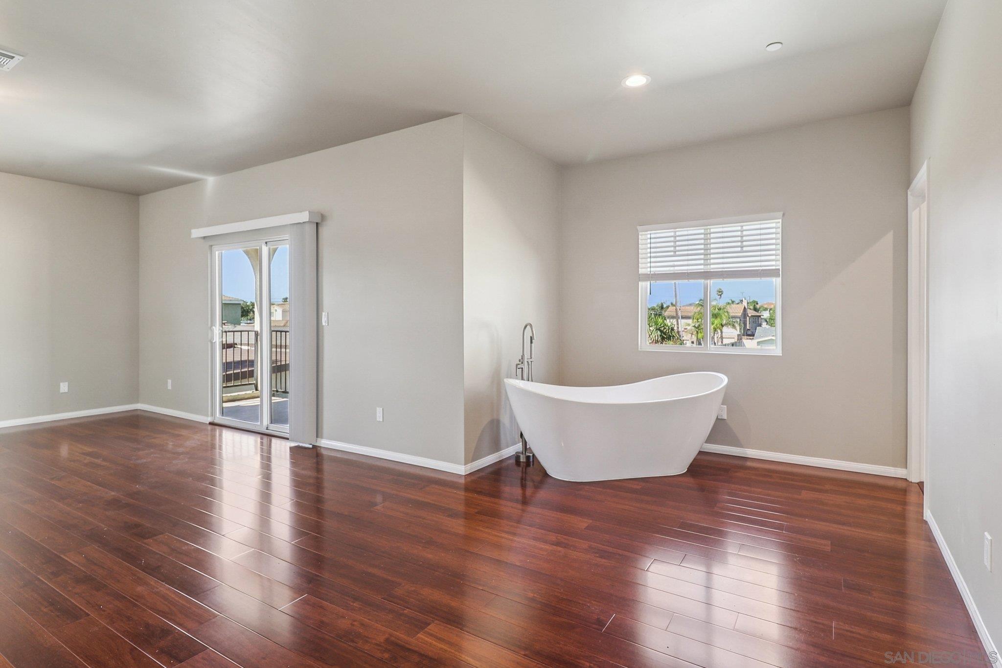 Front Image Thumbnail for SD260002475