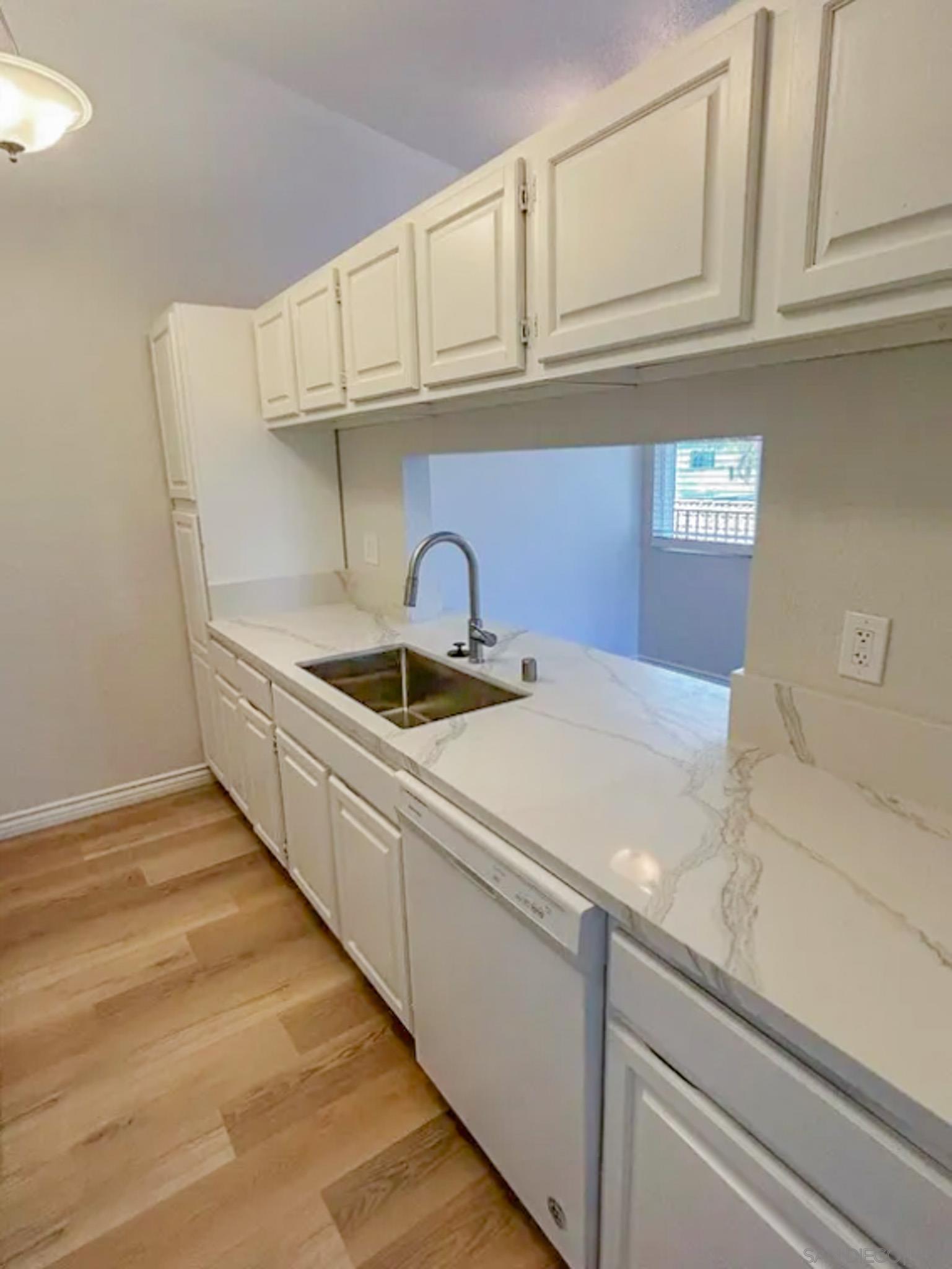 Detail Gallery Image 15 of 20 For 209-17  C Ave., Coronado,  CA 92118 - – Beds | – Baths