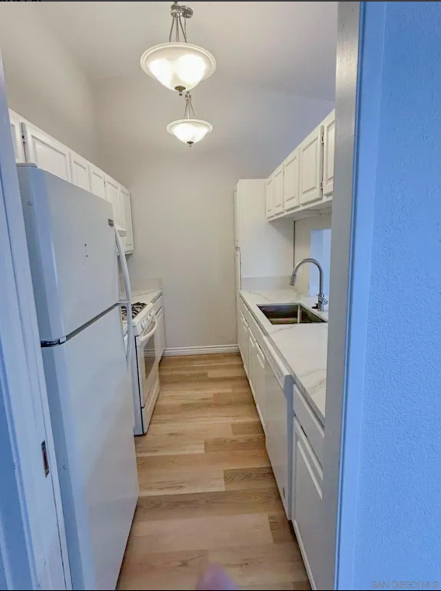 Detail Gallery Image 17 of 21 For 209-17  C Ave., Coronado,  CA 92118 - – Beds | – Baths