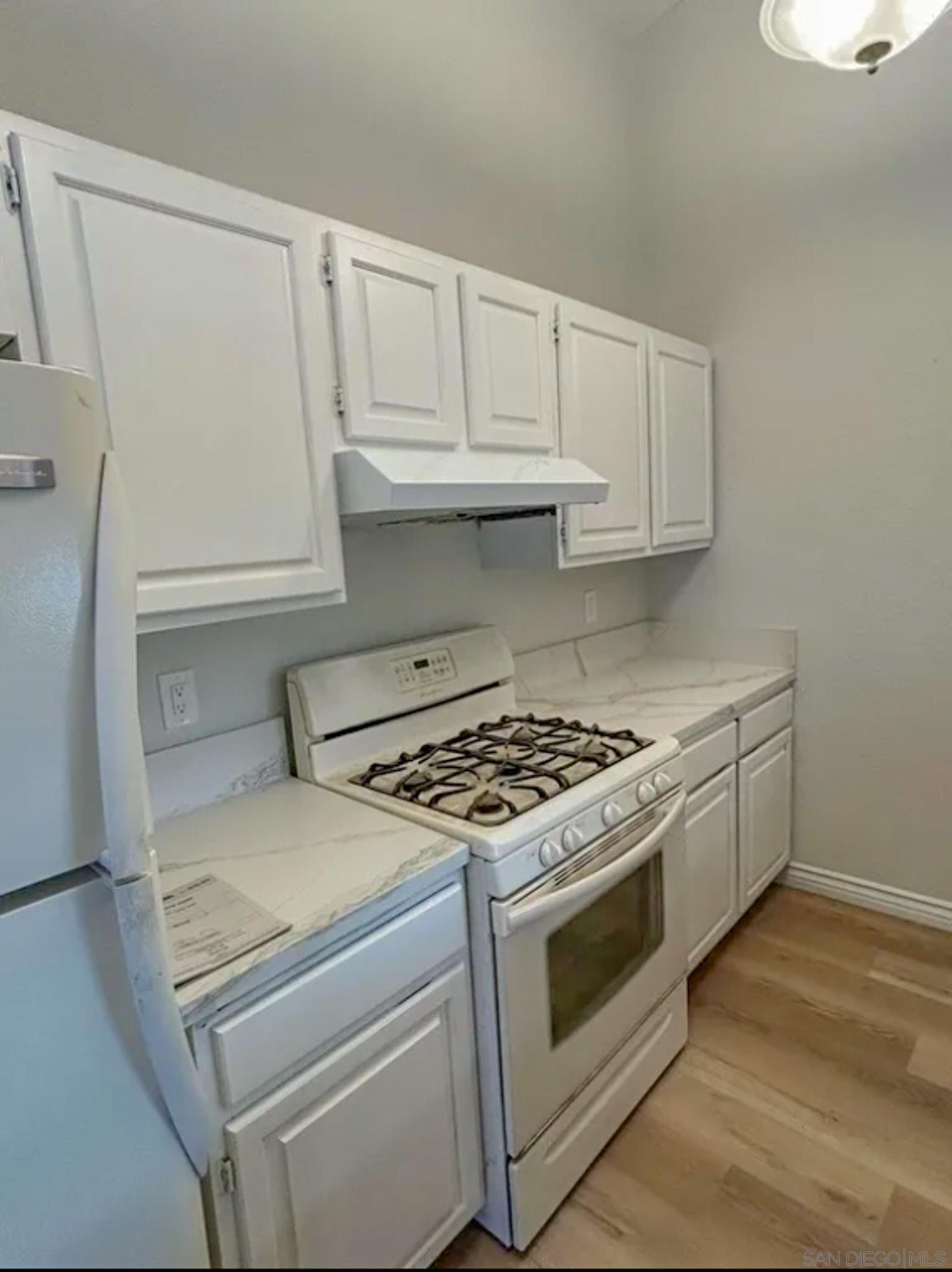 Detail Gallery Image 17 of 20 For 209-17  C Ave., Coronado,  CA 92118 - – Beds | – Baths