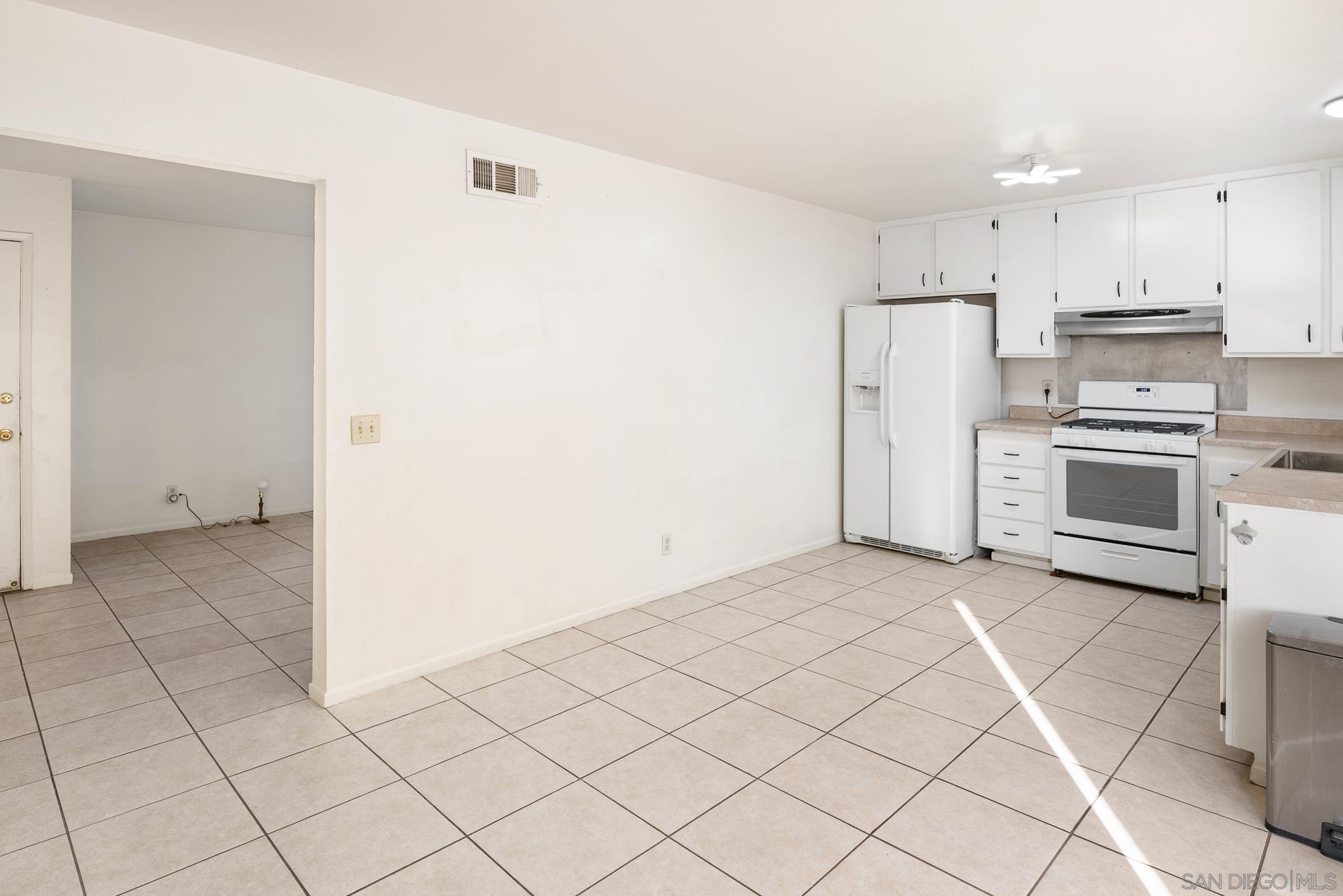 Detail Gallery Image 9 of 36 For 8555  Jade Coast, San Diego,  CA 92126 - 2 Beds | 2 Baths