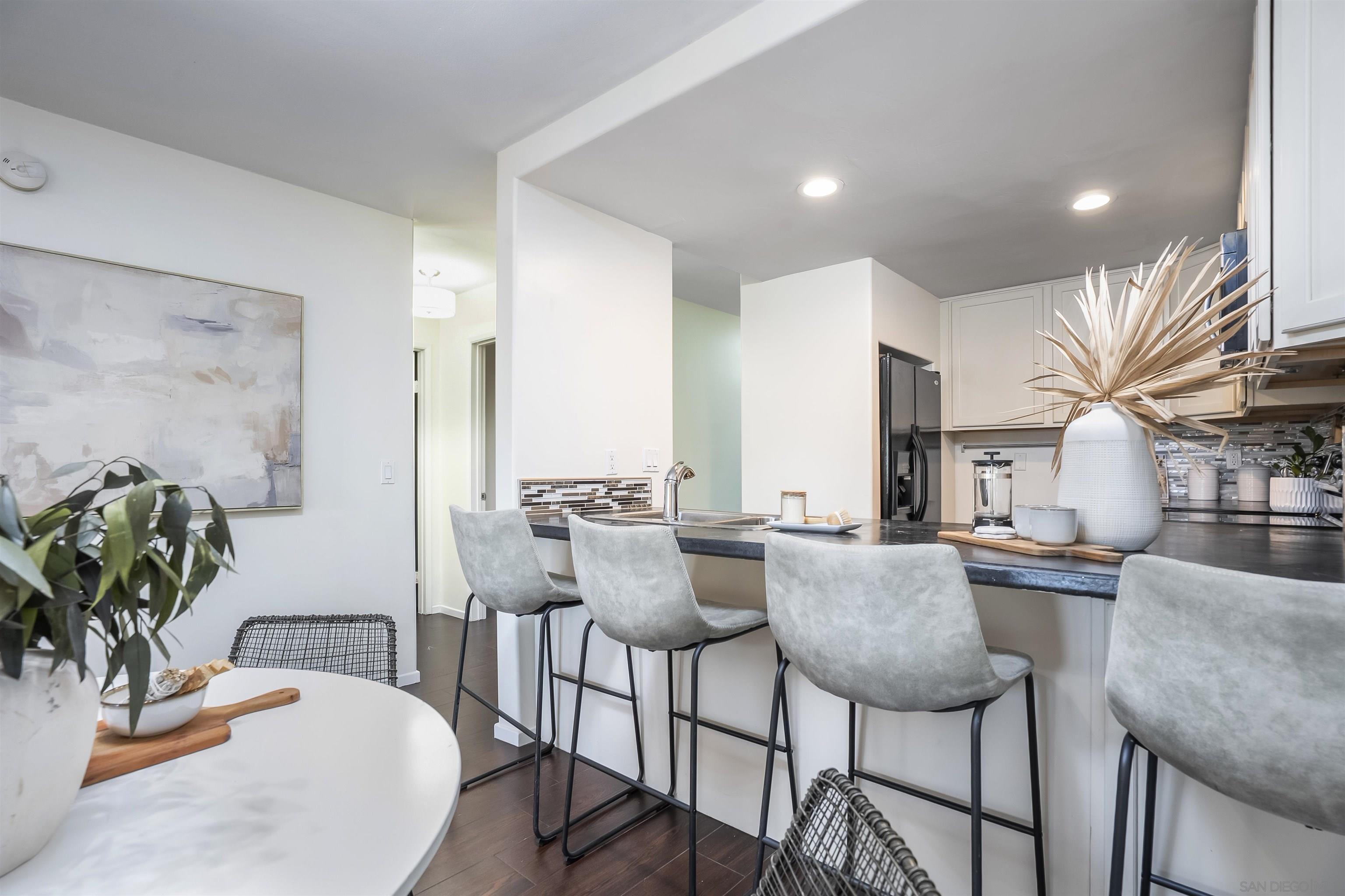 Detail Gallery Image 6 of 29 For 1209  Hueneme St  #5,  San Diego,  CA 92110 - 2 Beds | 2 Baths