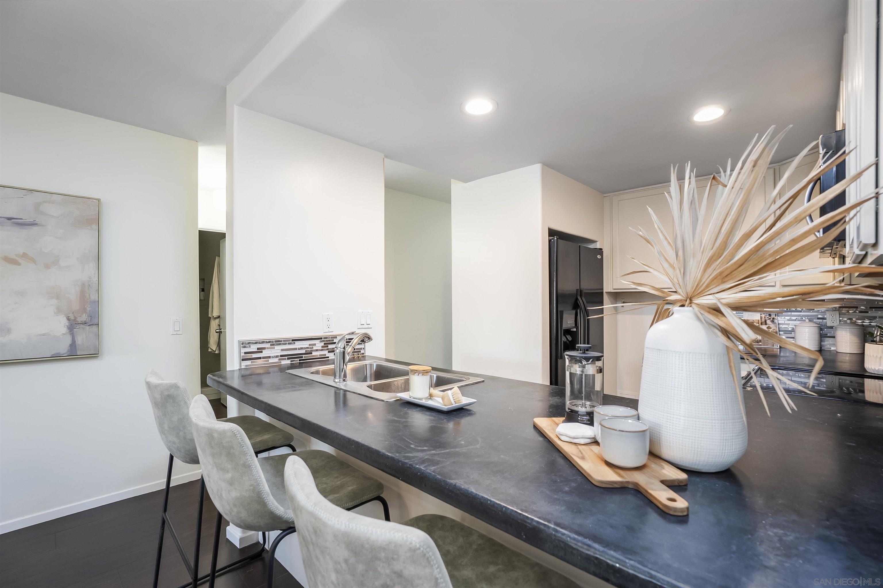 Detail Gallery Image 8 of 30 For 1209  Hueneme St  #5,  San Diego,  CA 92110 - 2 Beds | 2 Baths