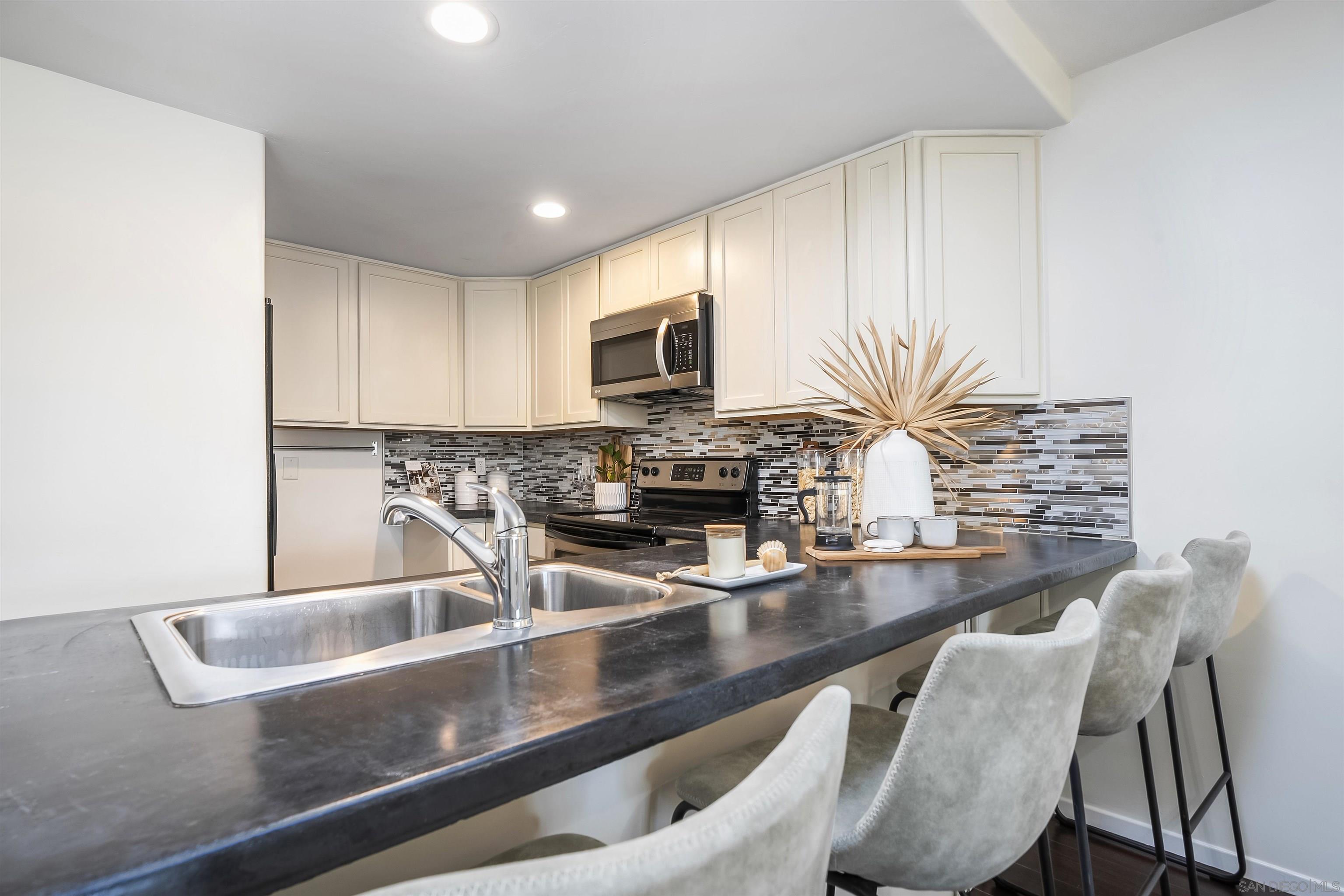 Detail Gallery Image 9 of 30 For 1209  Hueneme St  #5,  San Diego,  CA 92110 - 2 Beds | 2 Baths