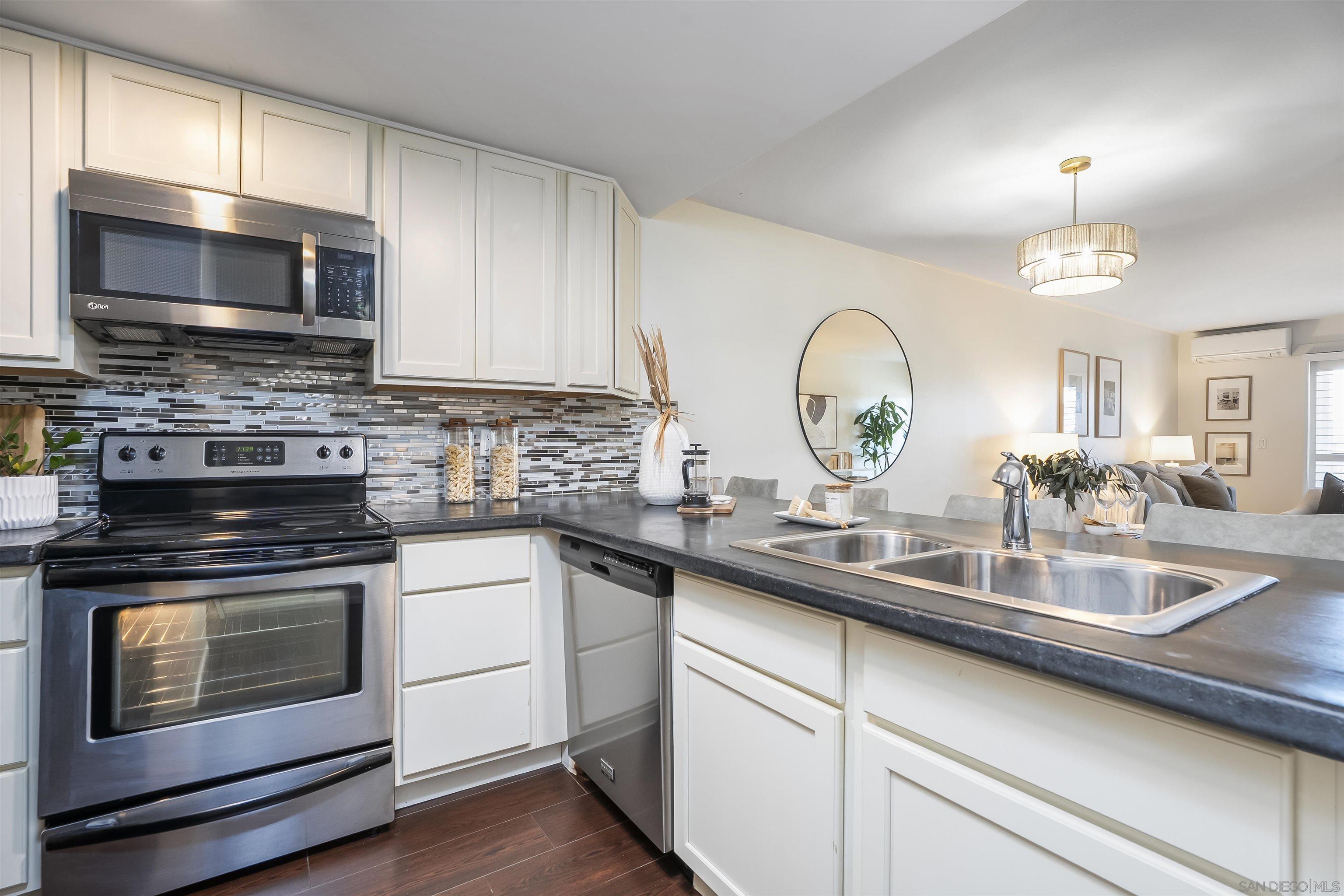 Detail Gallery Image 10 of 30 For 1209  Hueneme St  #5,  San Diego,  CA 92110 - 2 Beds | 2 Baths