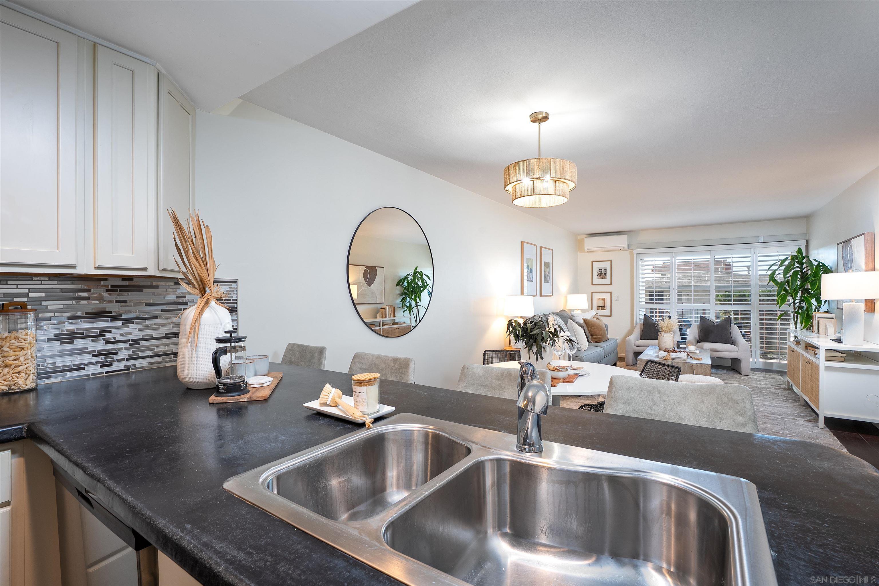 Detail Gallery Image 10 of 29 For 1209  Hueneme St  #5,  San Diego,  CA 92110 - 2 Beds | 2 Baths