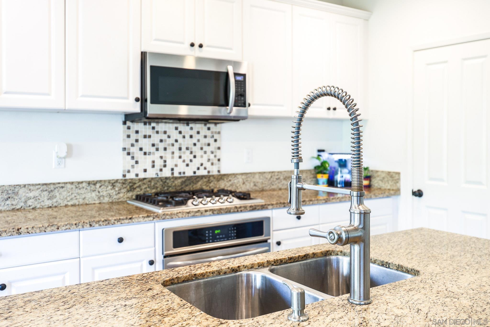 Detail Gallery Image 14 of 48 For 310  Falabella Ln, Fallbrook,  CA 92028 - 4 Beds | 3 Baths