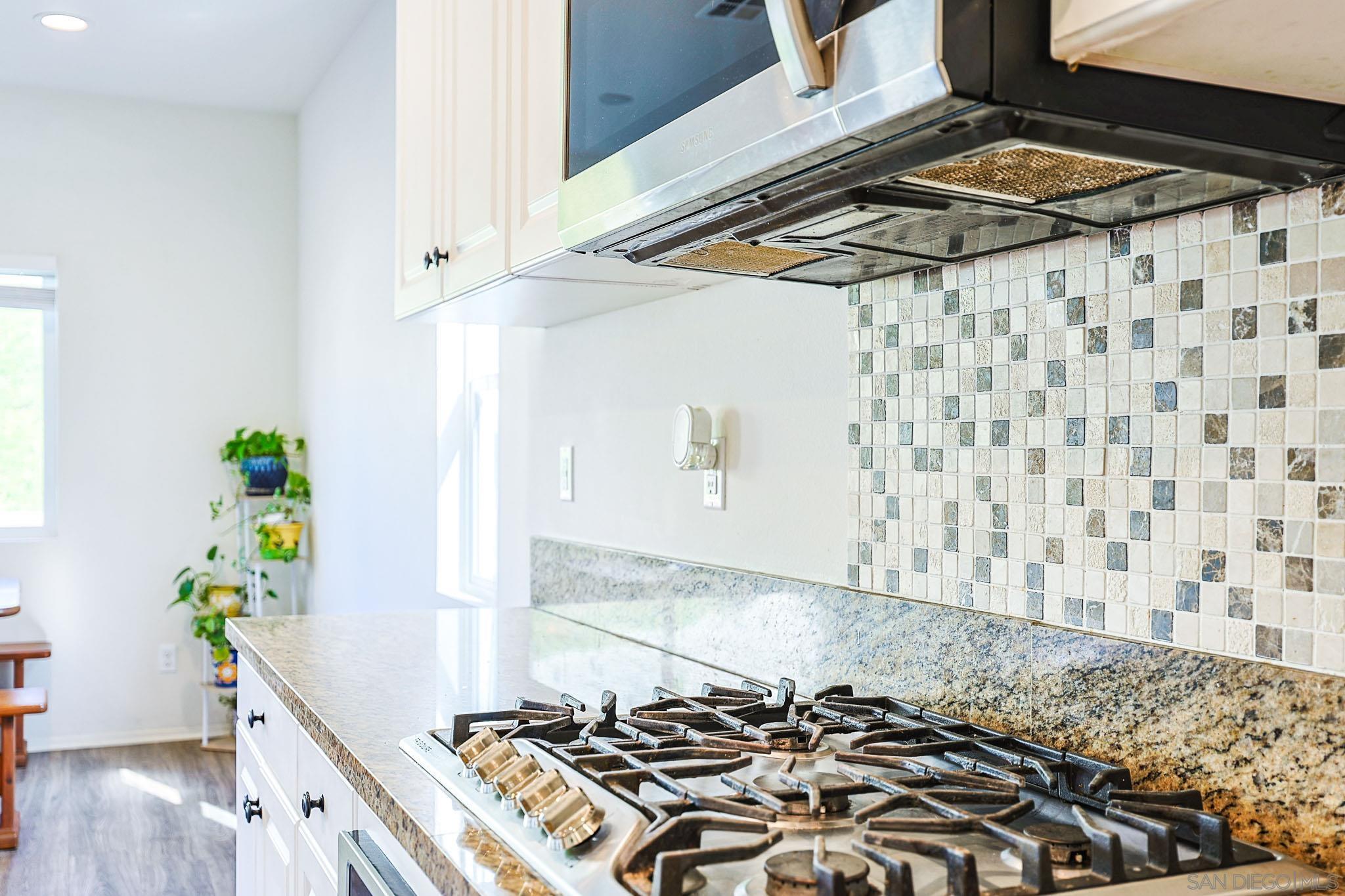 Detail Gallery Image 15 of 48 For 310  Falabella Ln, Fallbrook,  CA 92028 - 4 Beds | 3 Baths